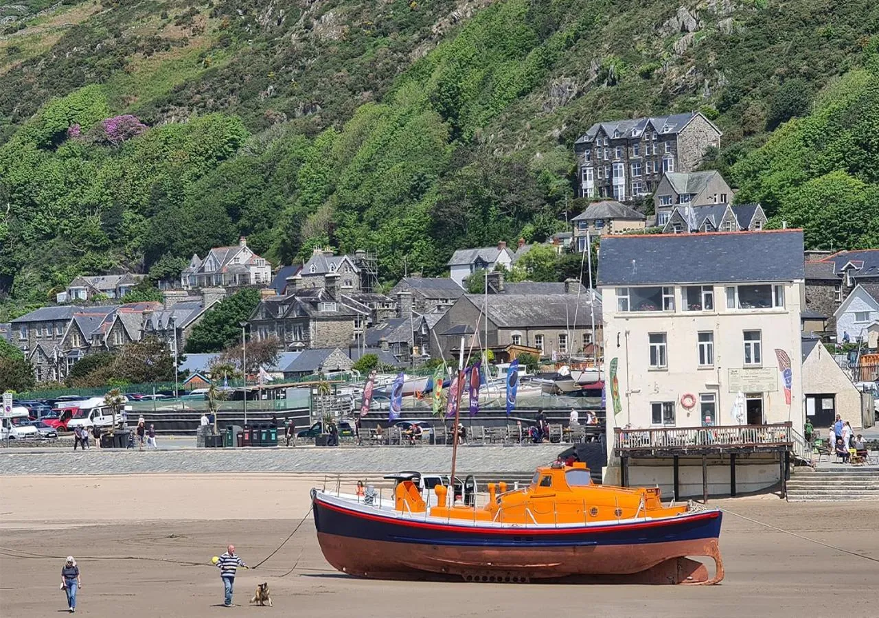 Nearby landmark in Luxury 4 Bedroom Seaside Apartment - Glan Y Werydd House