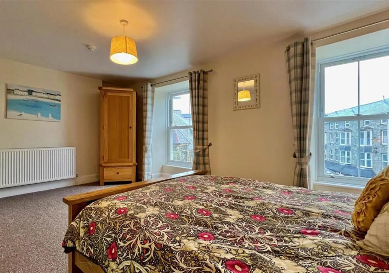 Bedroom, Bed in Luxury 4 Bedroom Seaside Apartment - Glan Y Werydd House