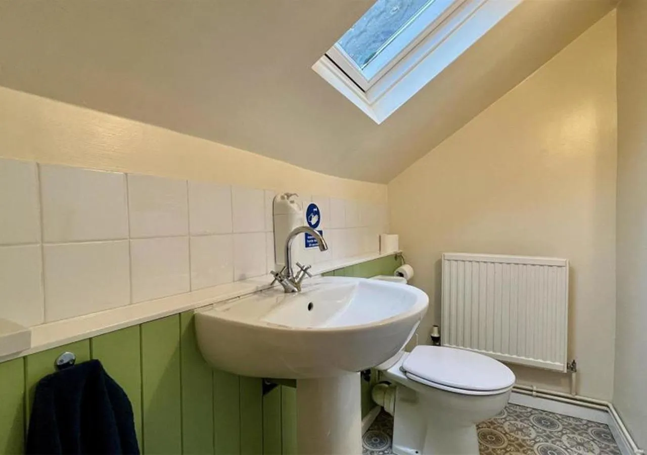 Toilet in Luxury 4 Bedroom Seaside Apartment - Glan Y Werydd House