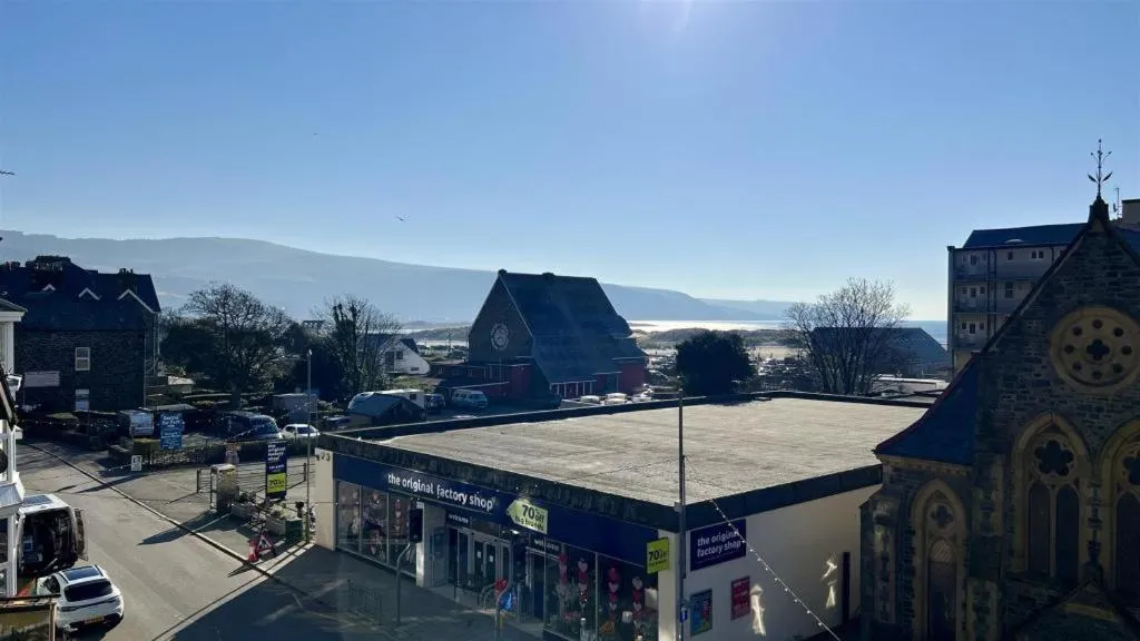 City view in Luxury 4 Bedroom Seaside Apartment - Glan Y Werydd House