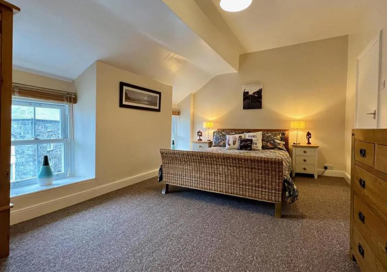 Bedroom, Bed in Luxury 4 Bedroom Seaside Apartment - Glan Y Werydd House