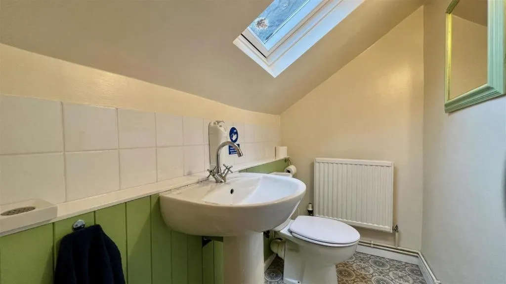 Toilet in Luxury 4 Bedroom Seaside Apartment - Glan Y Werydd House