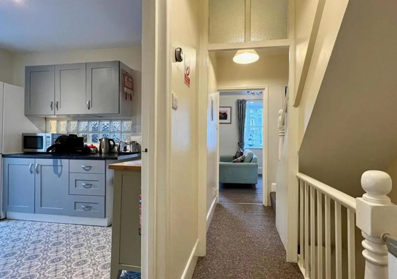 Kitchen or kitchenette in Luxury 4 Bedroom Seaside Apartment - Glan Y Werydd House