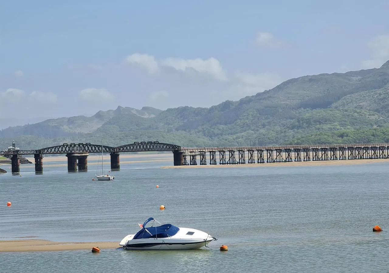 Nearby landmark in Luxury 4 Bedroom Seaside Apartment - Glan Y Werydd House