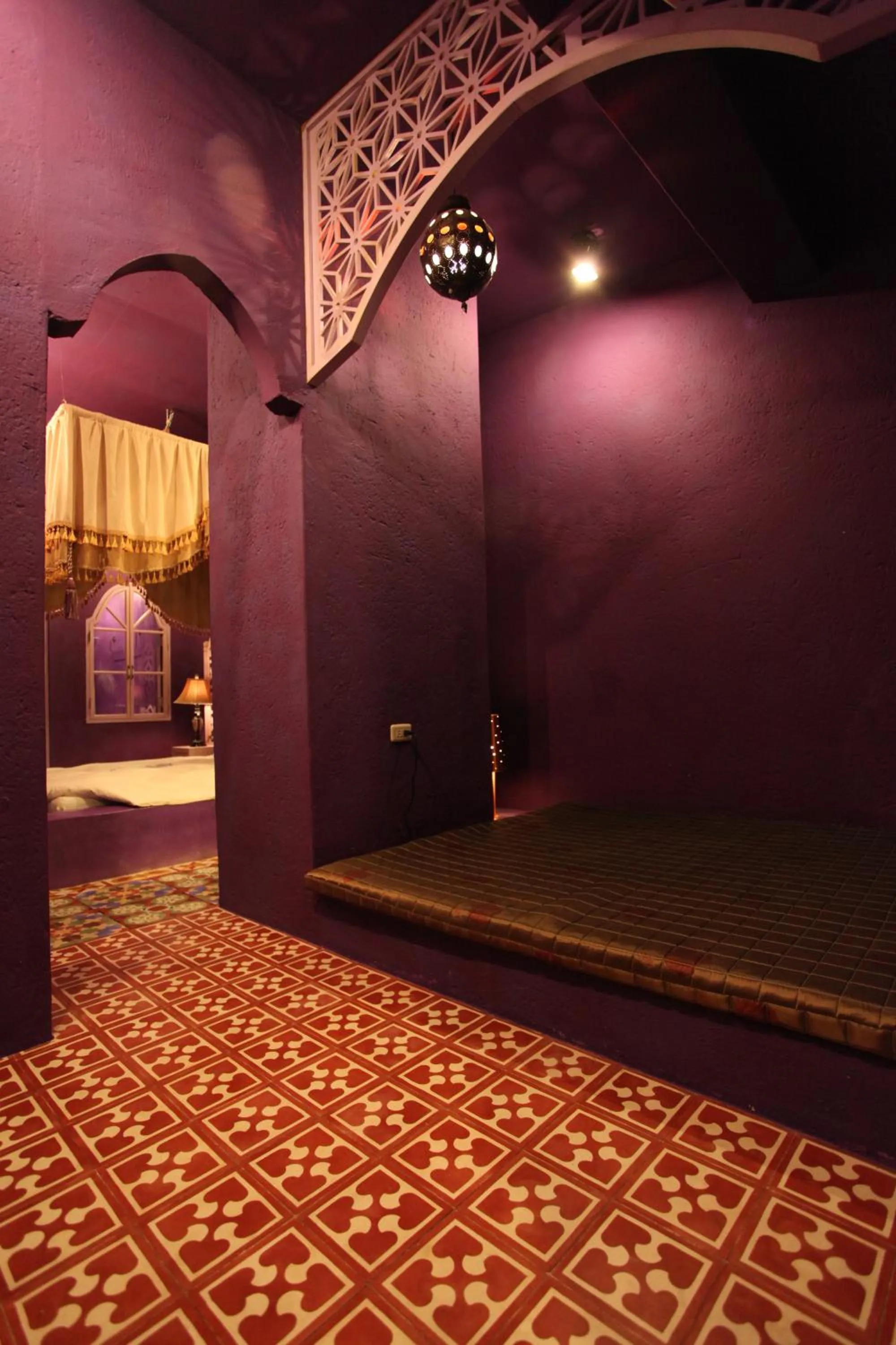 Decorative detail in A Fei Surf Inn III