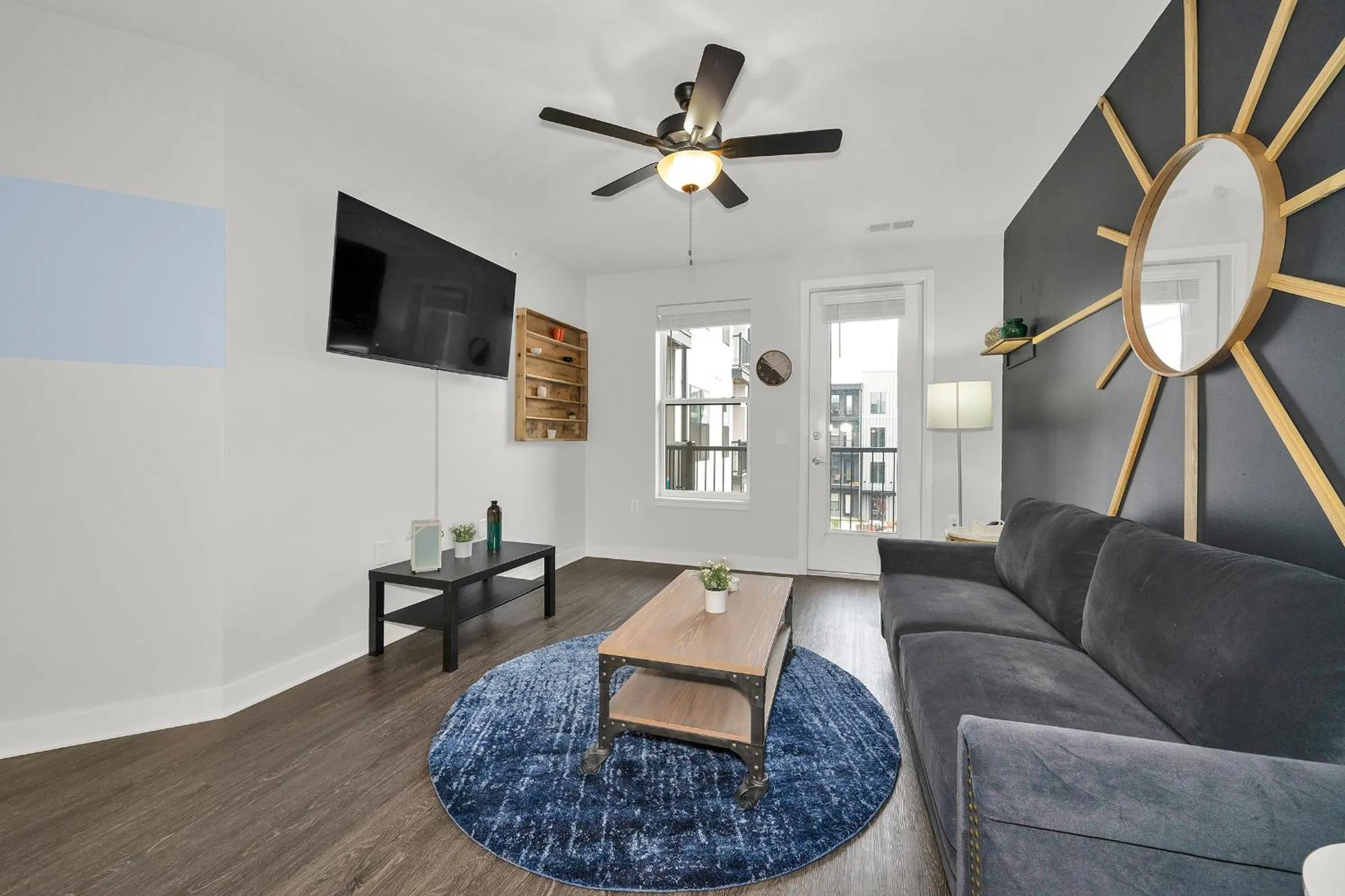 TV and multimedia in Contemporary 1 BDRM Apt with Pool Parking Gym