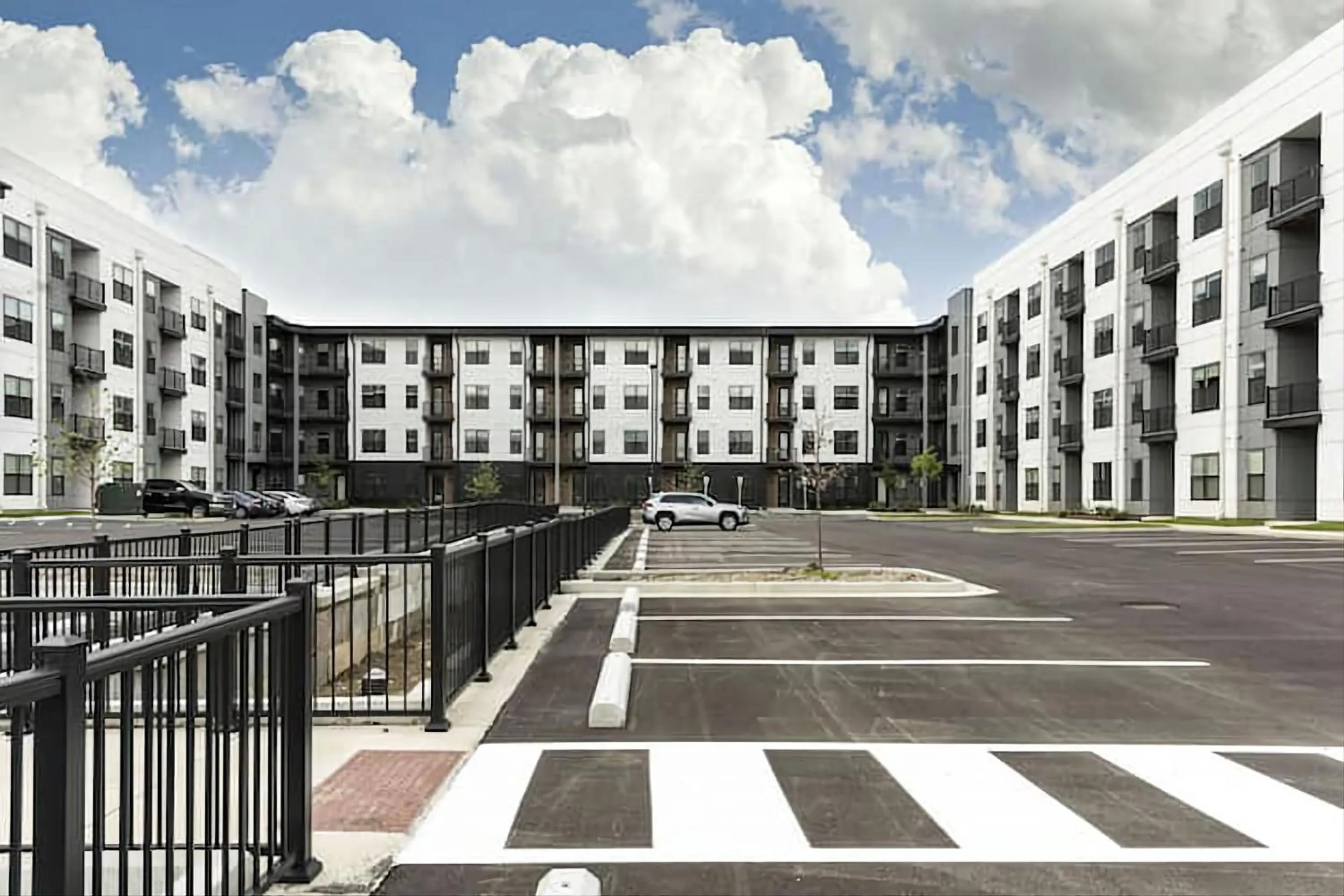 Property building in Contemporary 1 BDRM Apt with Pool Parking Gym