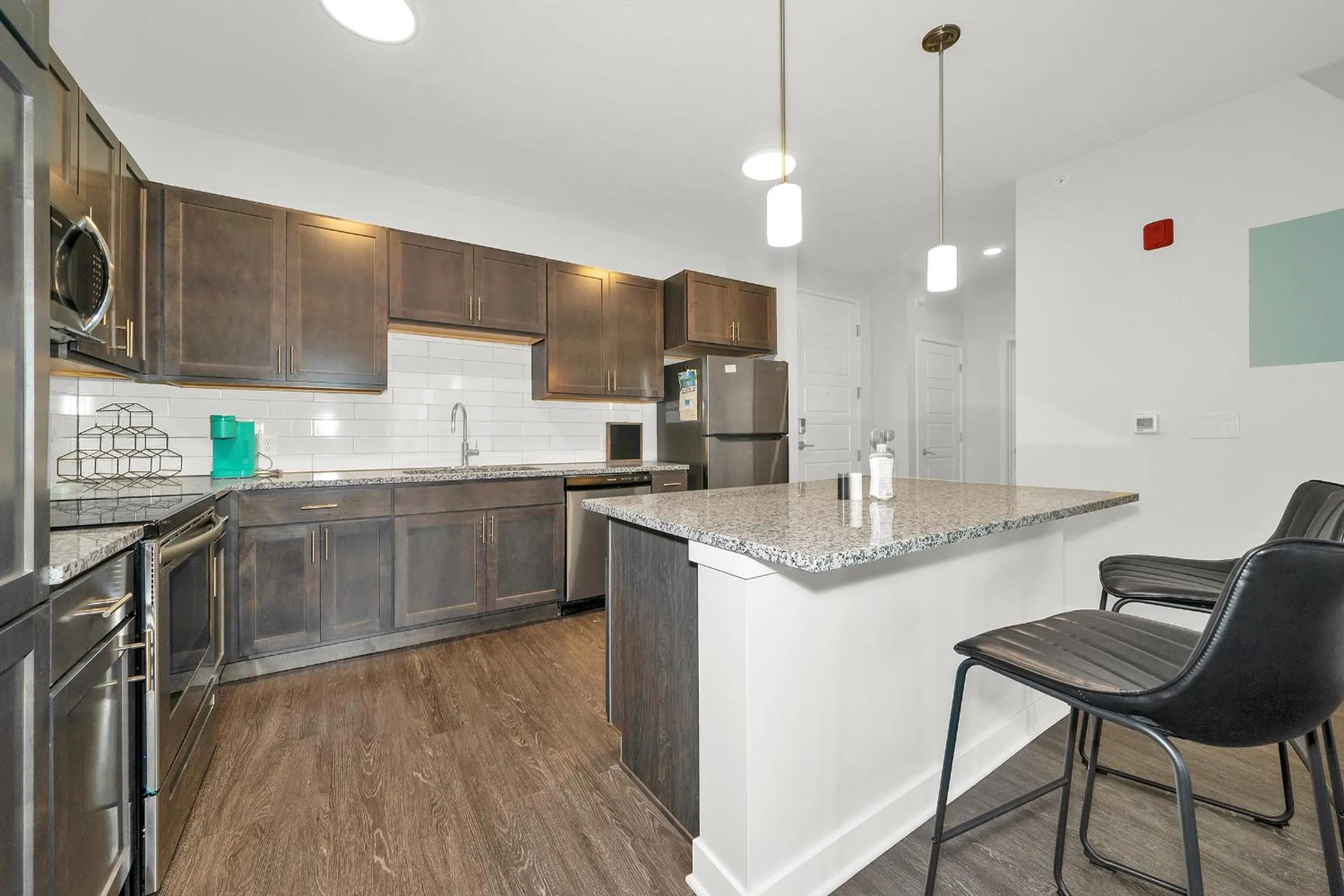 Coffee/tea facilities in Contemporary 1 BDRM Apt with Pool Parking Gym