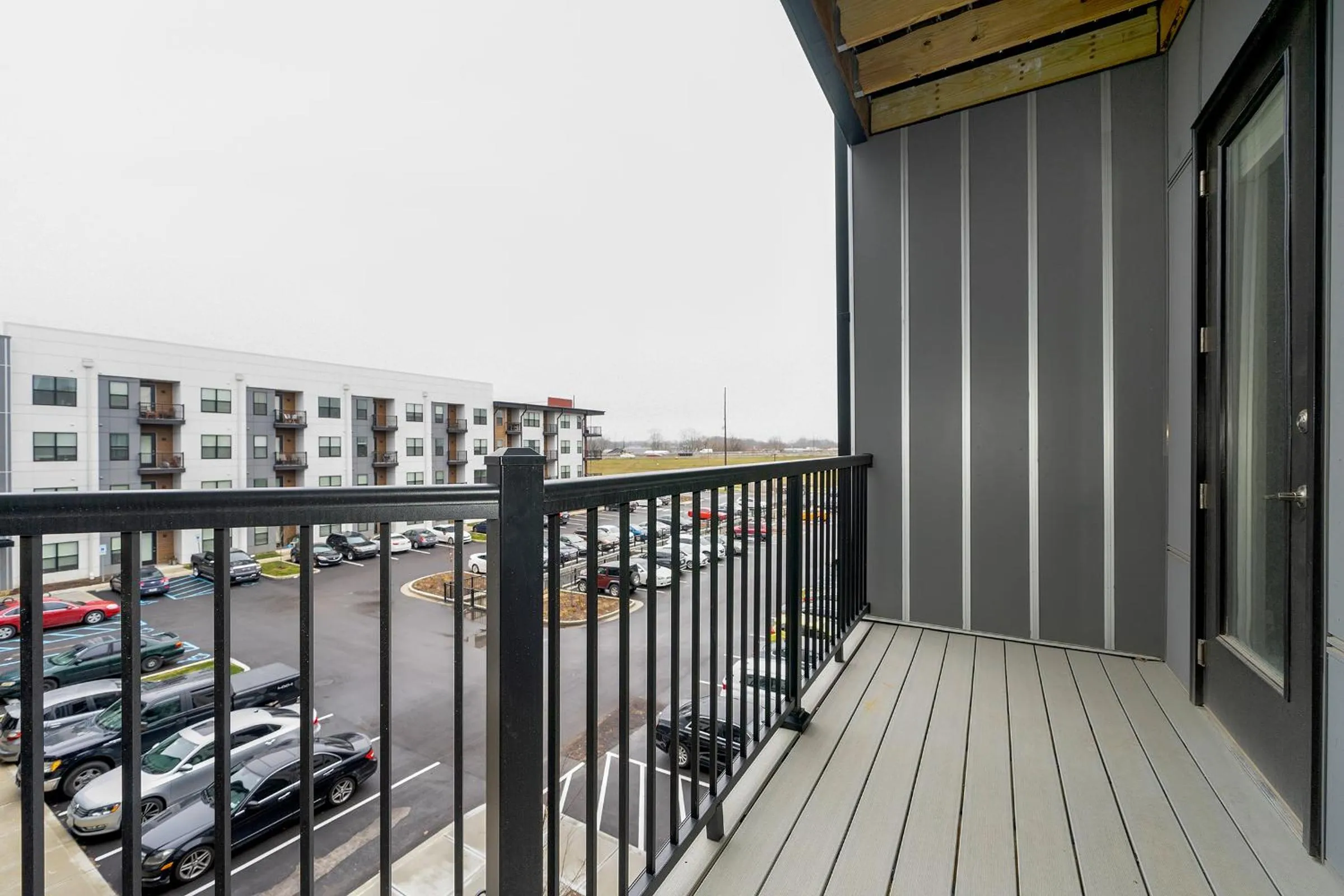 Day in Contemporary 1 BDRM Apt with Pool Parking Gym