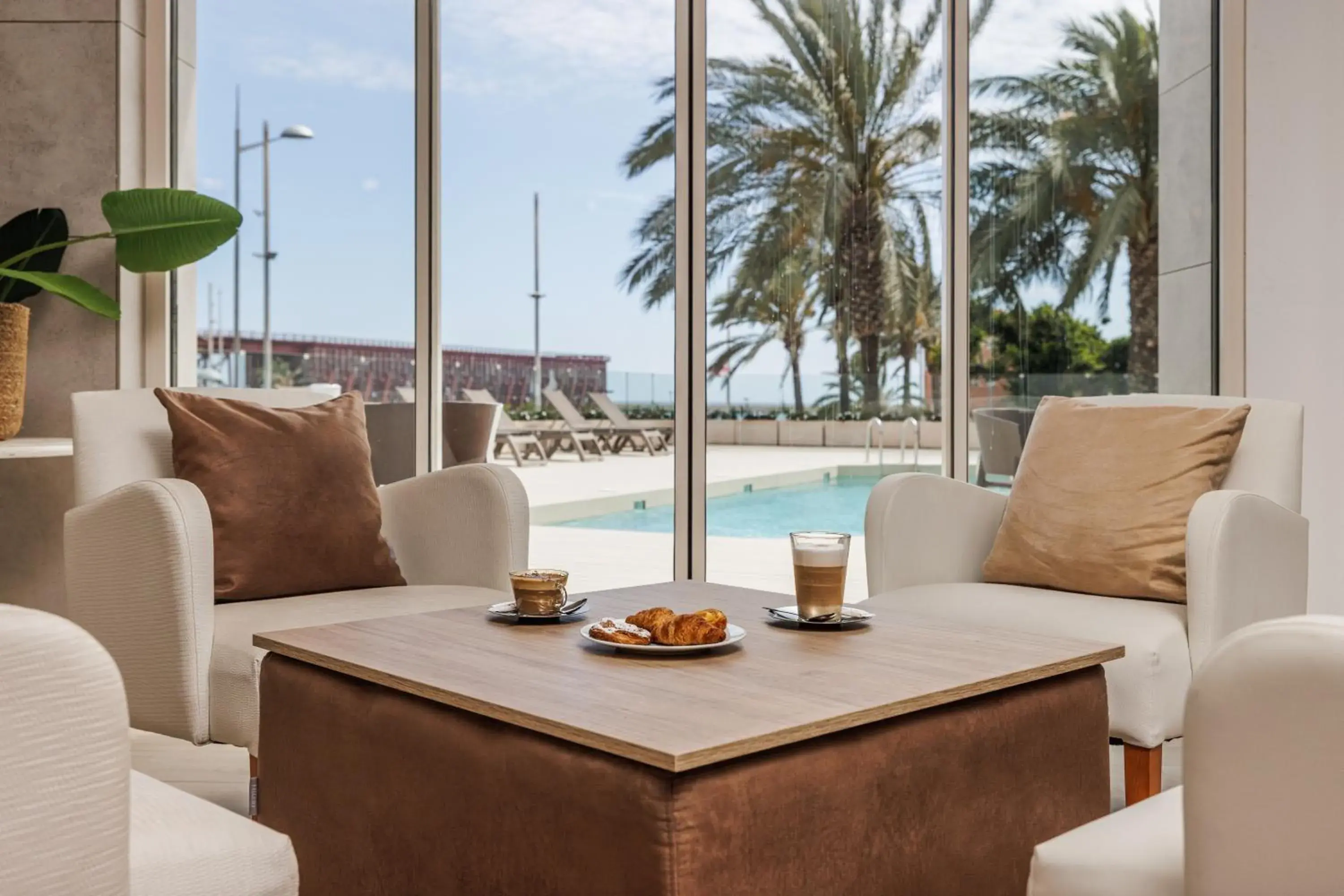 Lounge or bar in Ohtels Gran Hotel Almeria Lounge or bar in Ohtels Gran Hotel Almeria