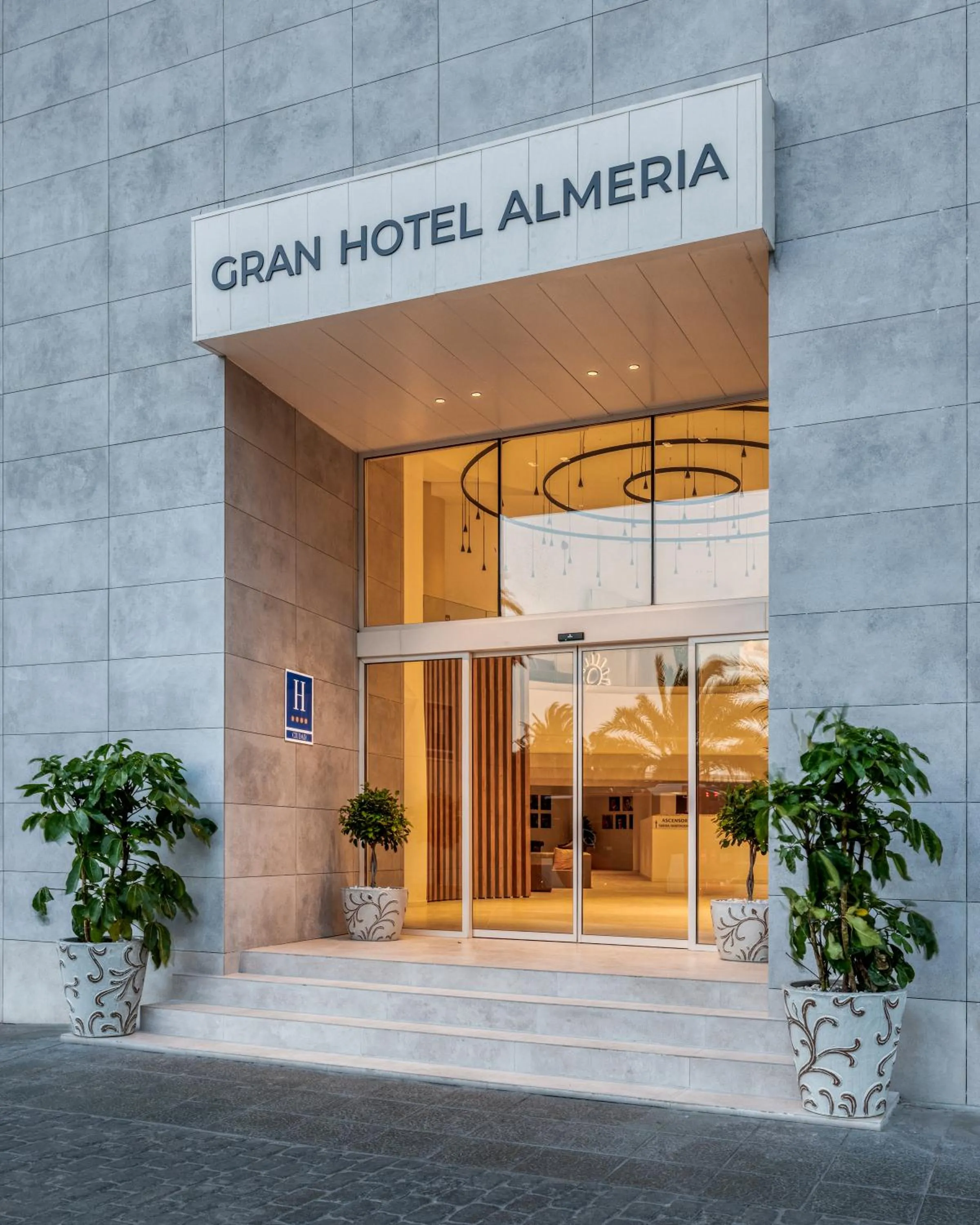 Facade/entrance in Ohtels Gran Hotel Almeria