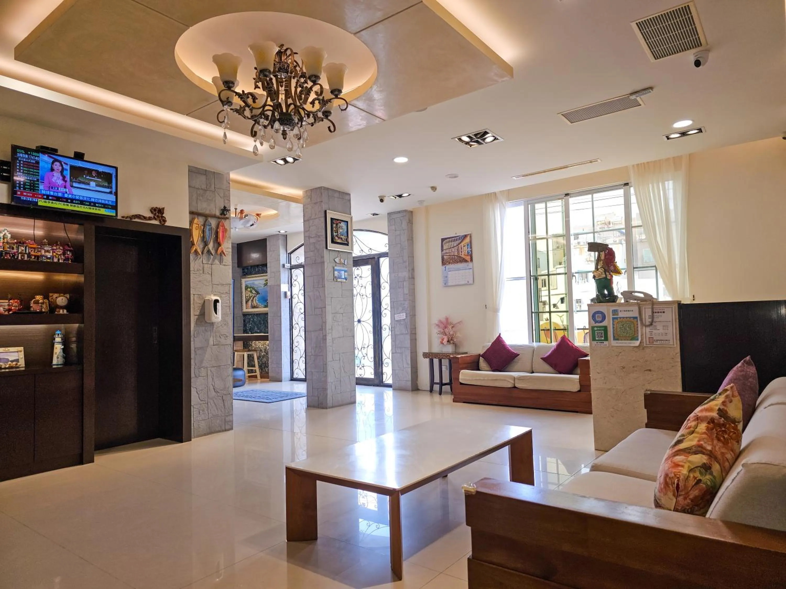 Communal lounge/ TV room in Kenting Dream Hotel