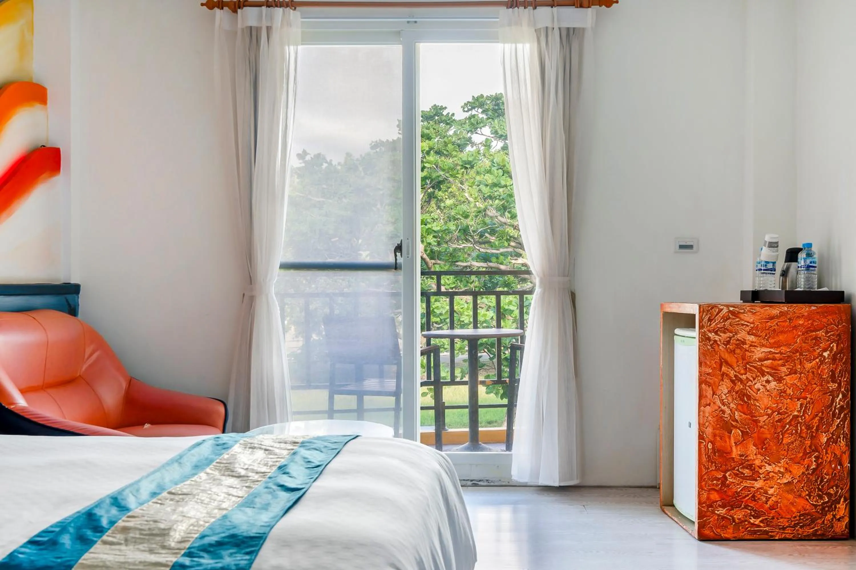 Photo of the whole room, Bed in Wei Yuan Hotel