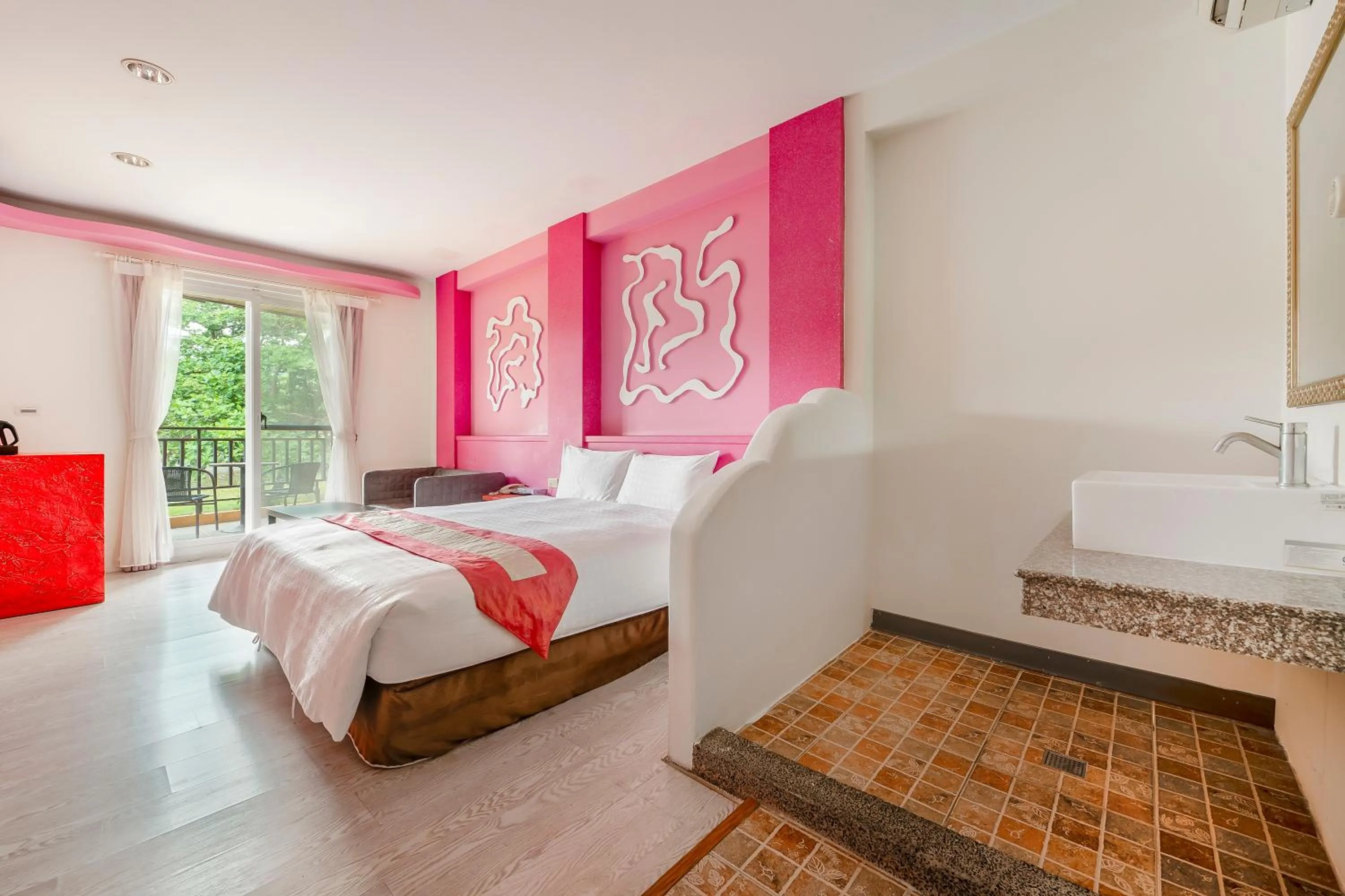 Photo of the whole room, Bed in Wei Yuan Hotel