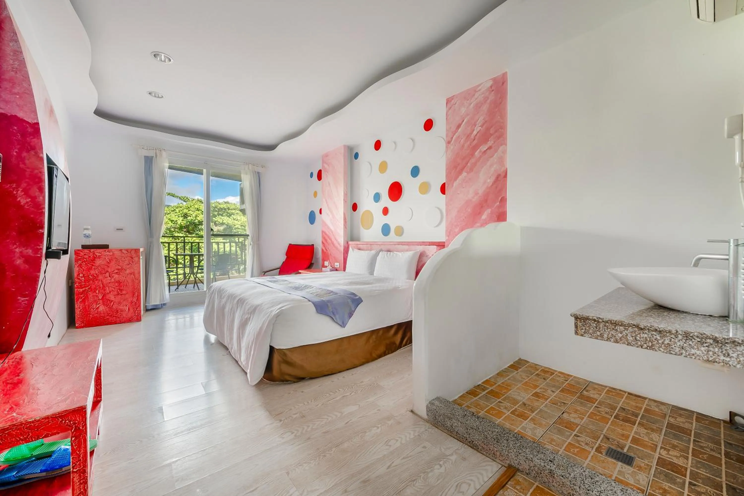 Photo of the whole room, Bed in Wei Yuan Hotel