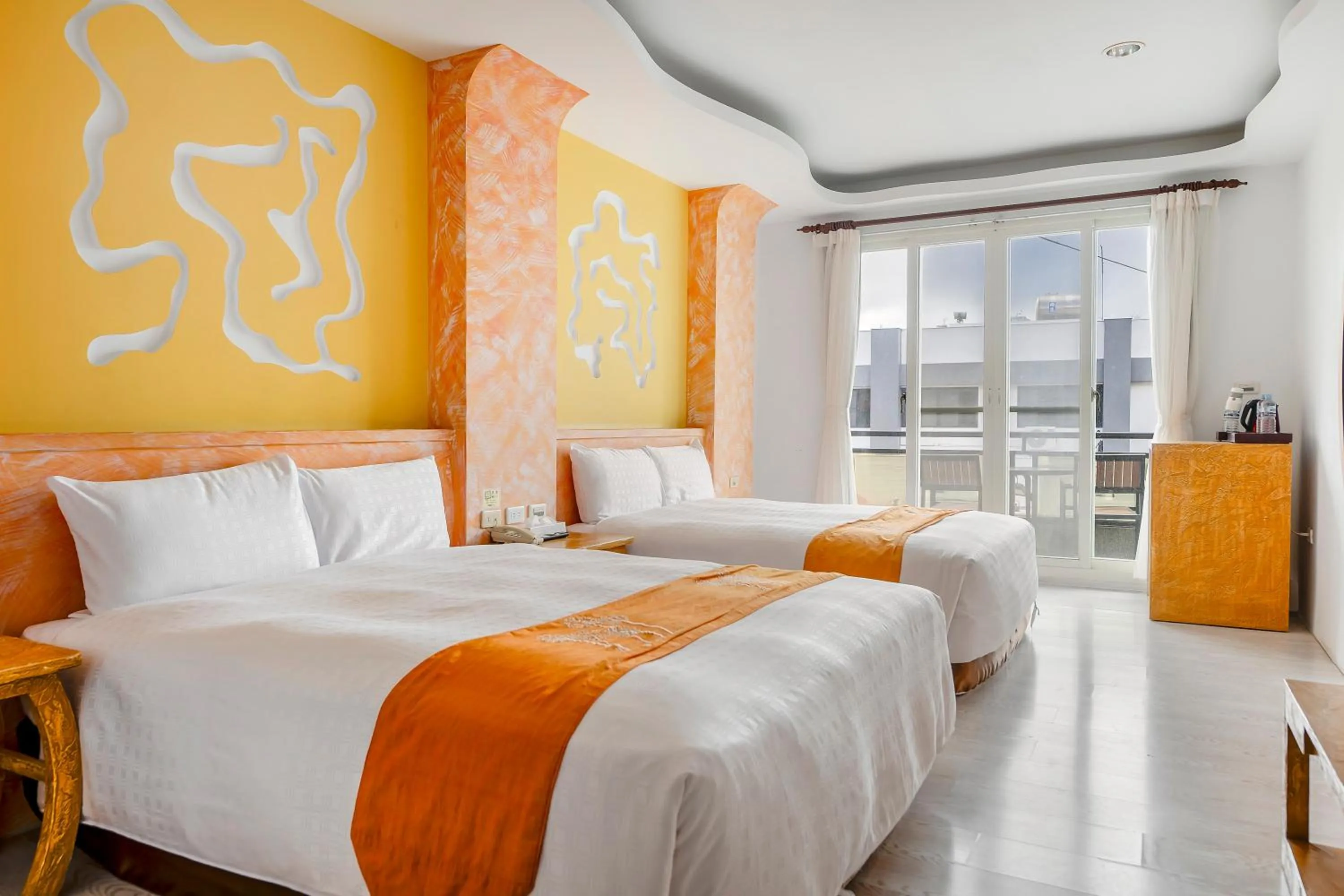 Photo of the whole room, Bed in Wei Yuan Hotel