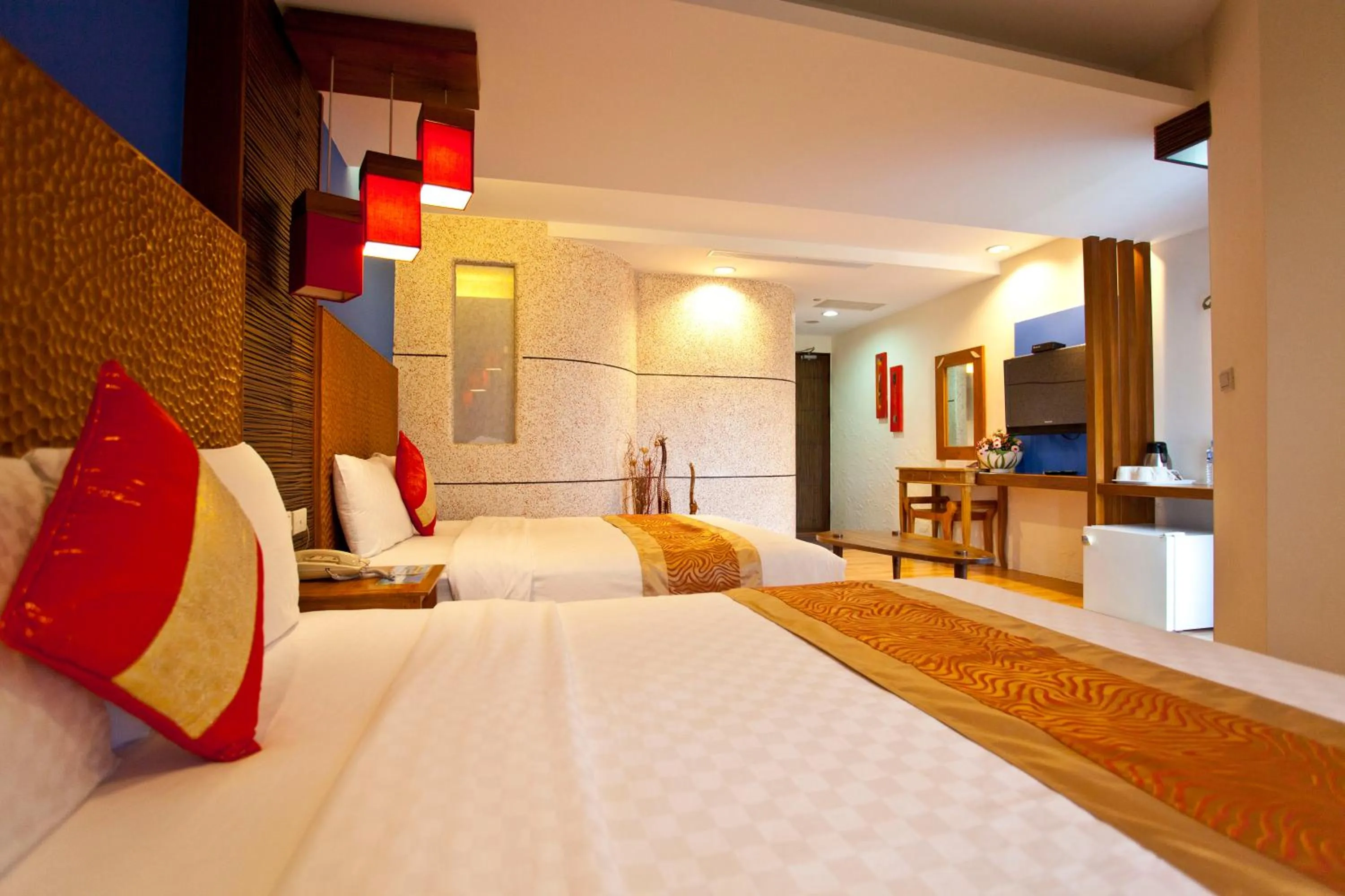 Photo of the whole room, Bed in Golden Sea Inn