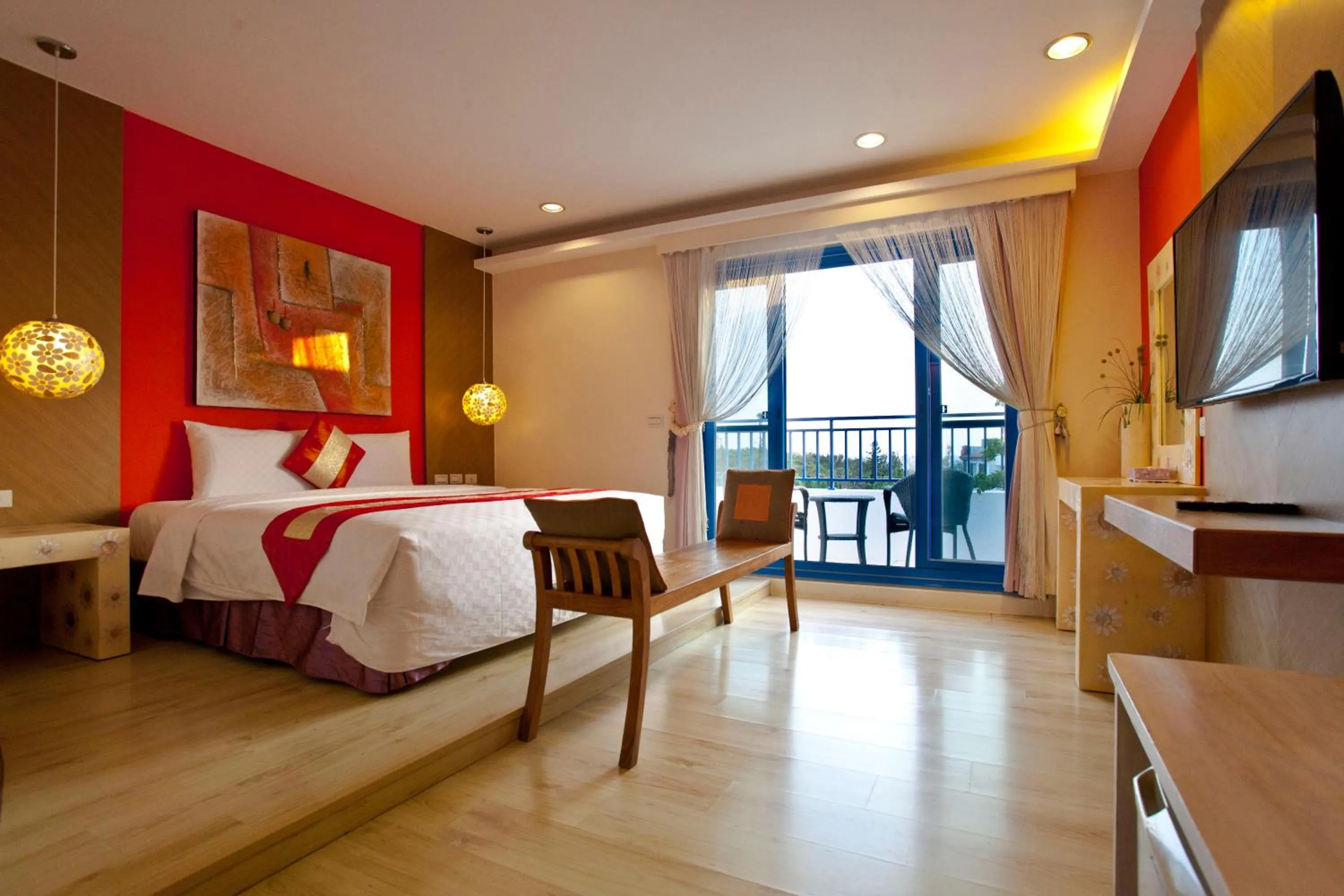 Photo of the whole room, Bed in Golden Sea Inn