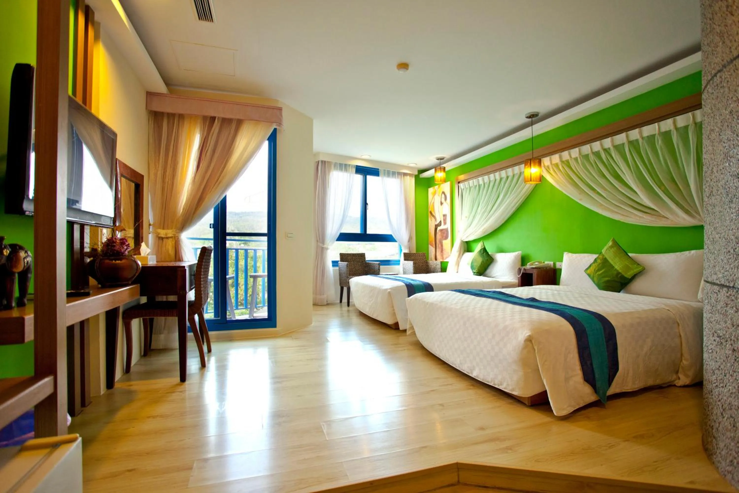 Photo of the whole room, Bed in Golden Sea Inn