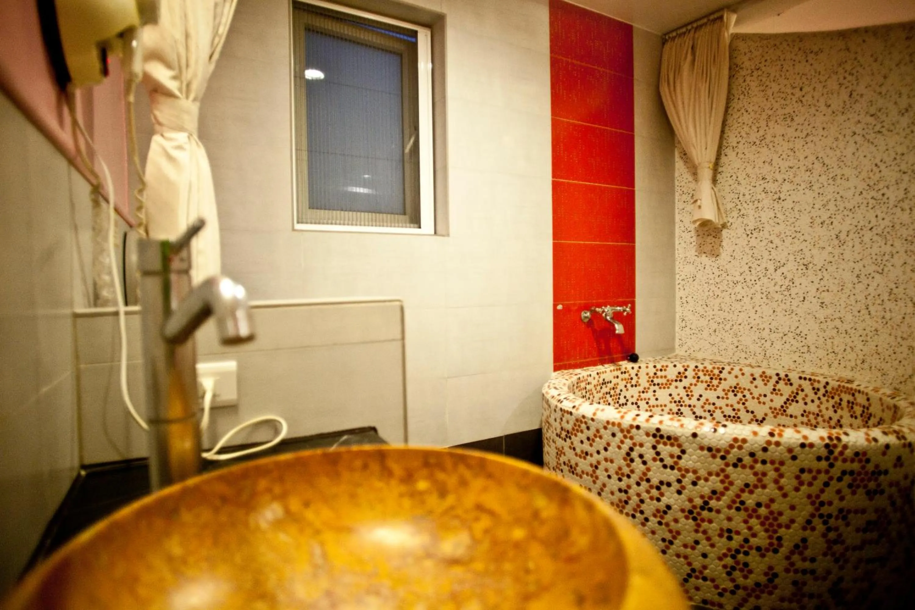Photo of the whole room in Golden Sea Inn