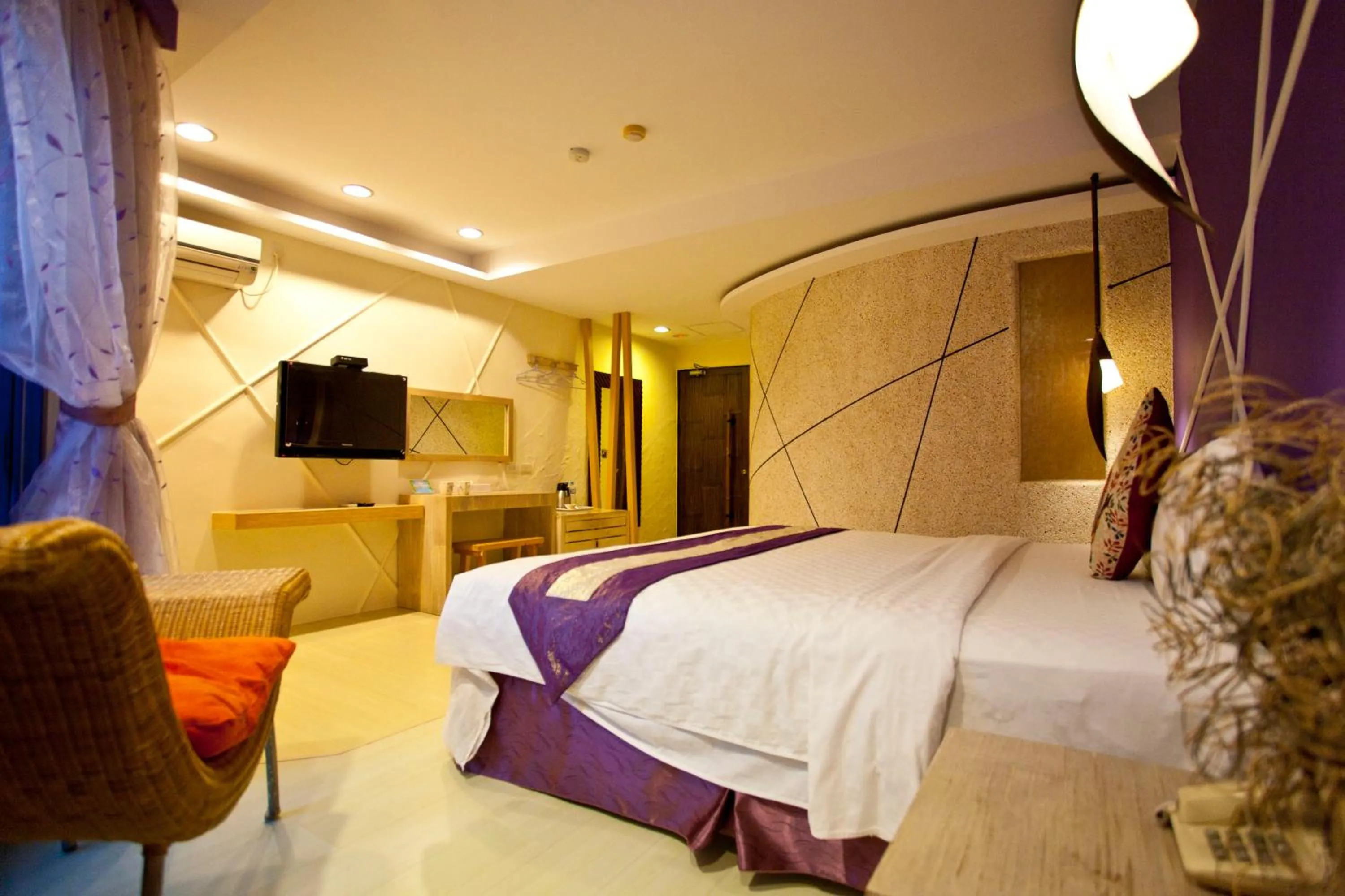Photo of the whole room, Bed in Golden Sea Inn