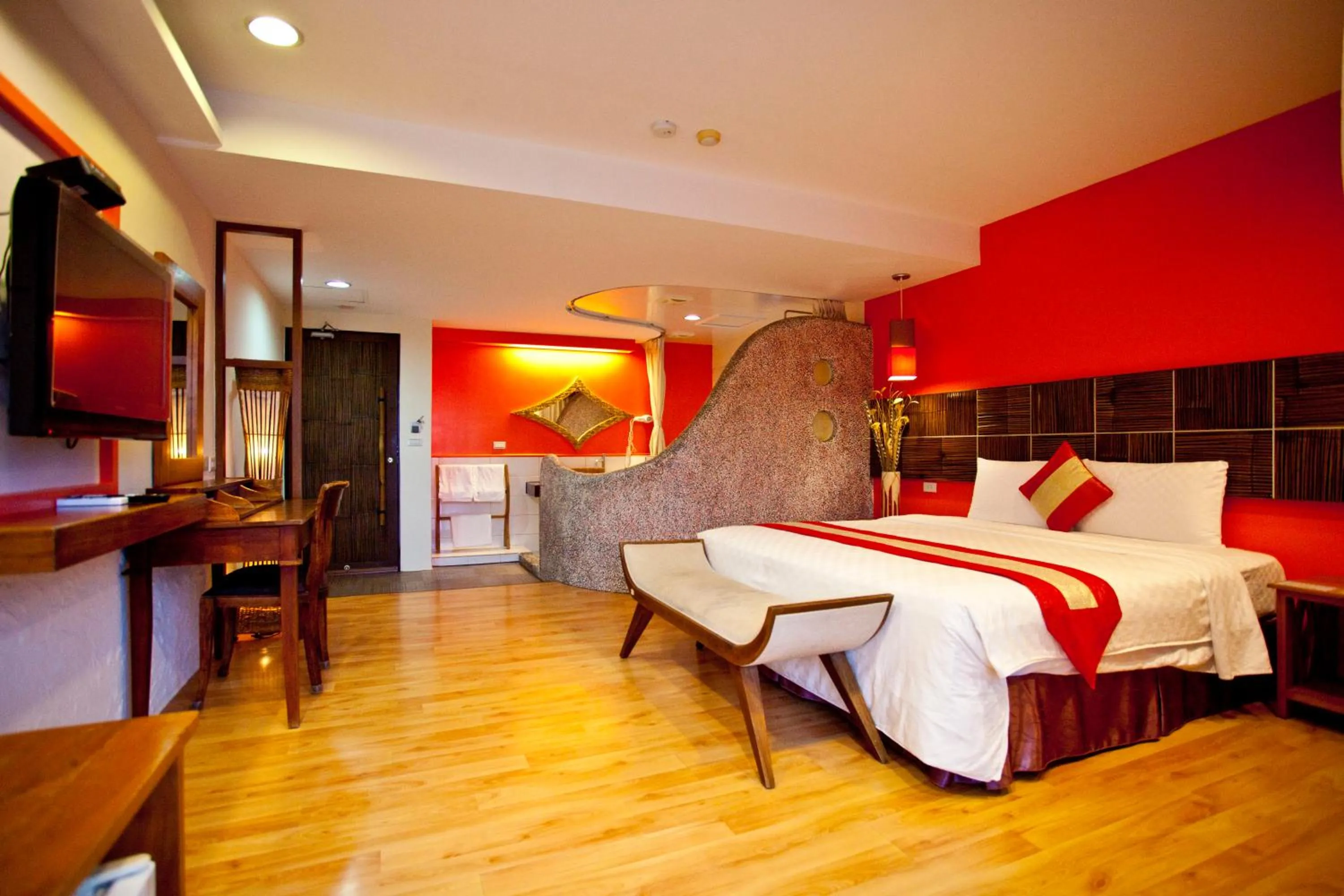 Photo of the whole room, Bed in Golden Sea Inn