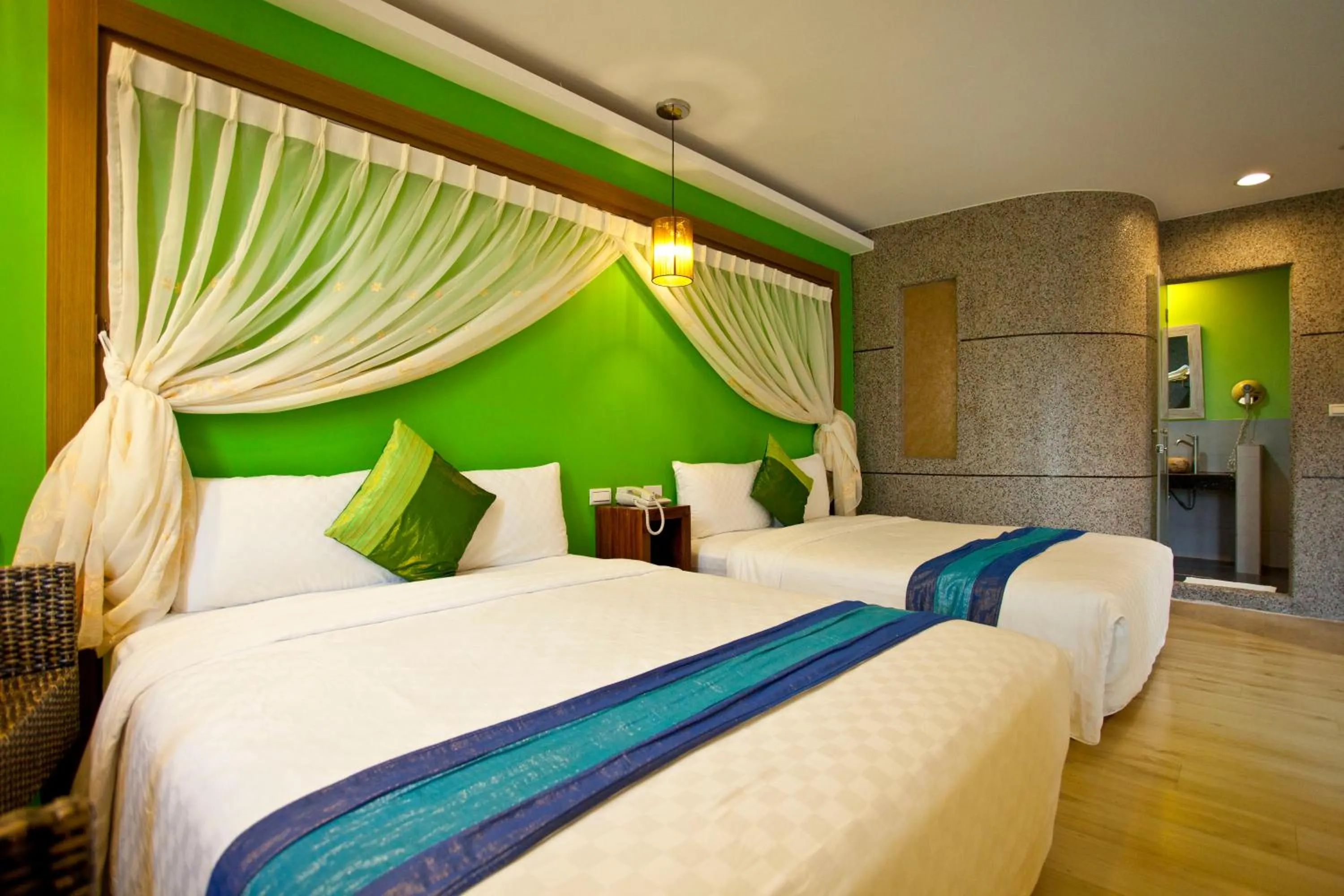 Photo of the whole room, Bed in Golden Sea Inn
