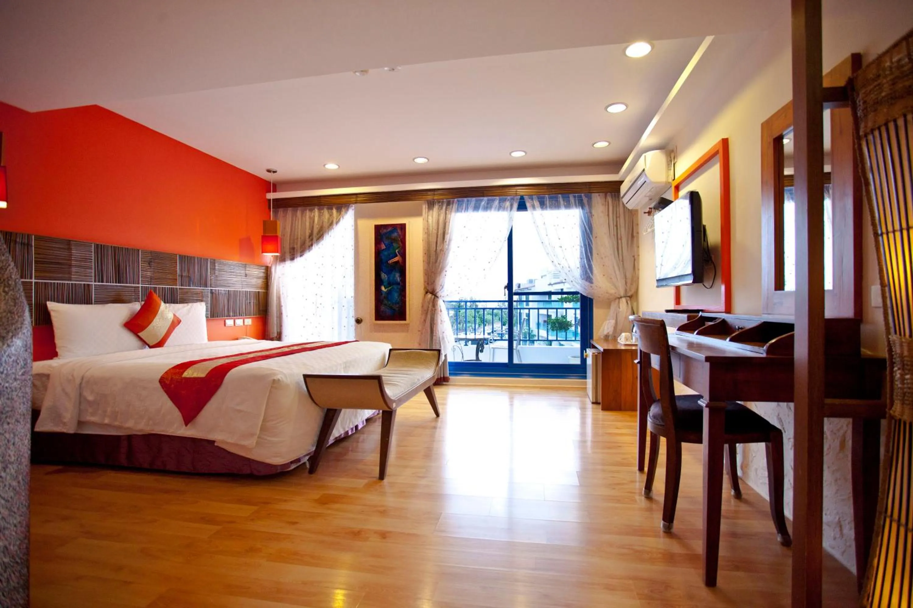 Photo of the whole room, Bed in Golden Sea Inn
