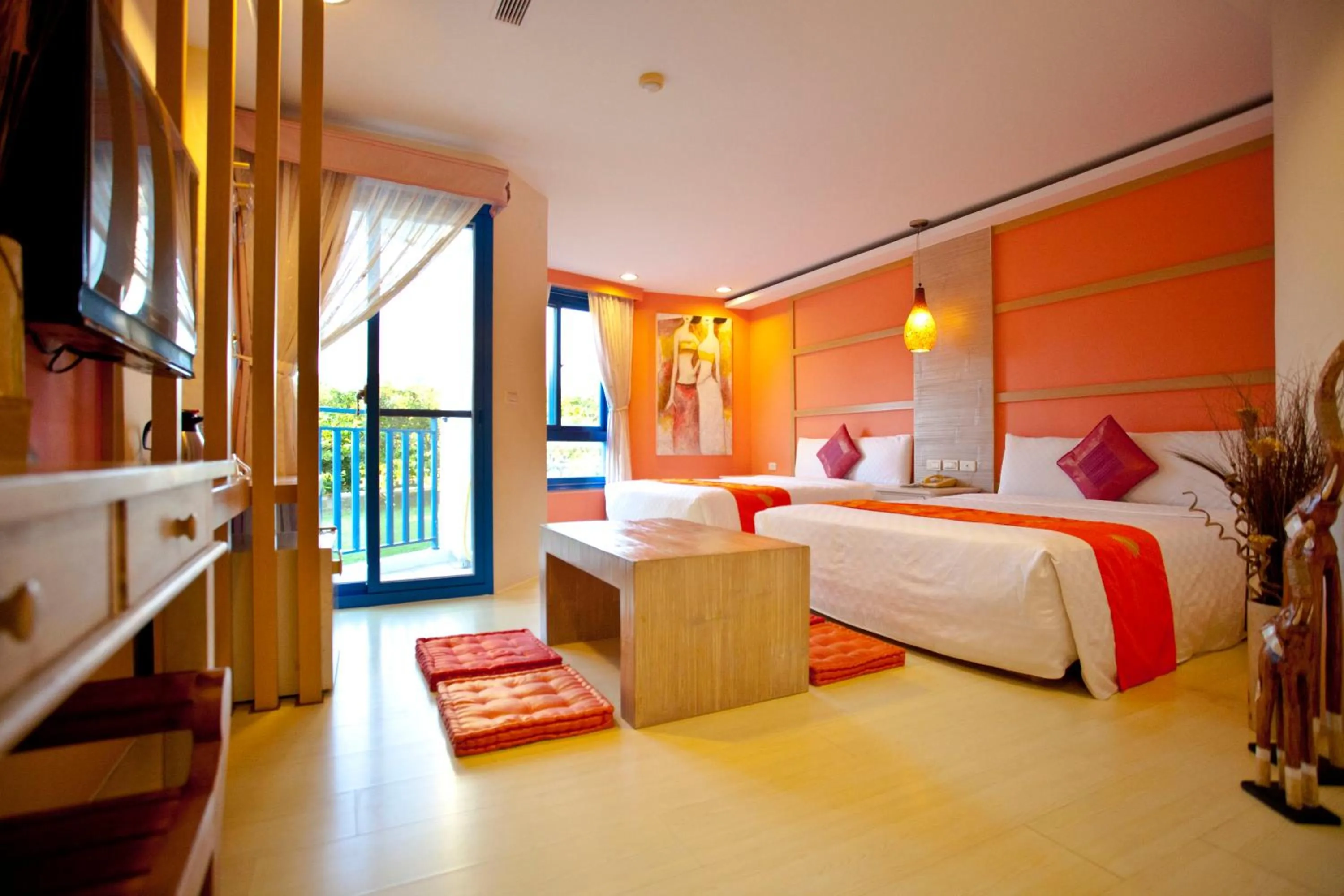 Photo of the whole room, Bed in Golden Sea Inn