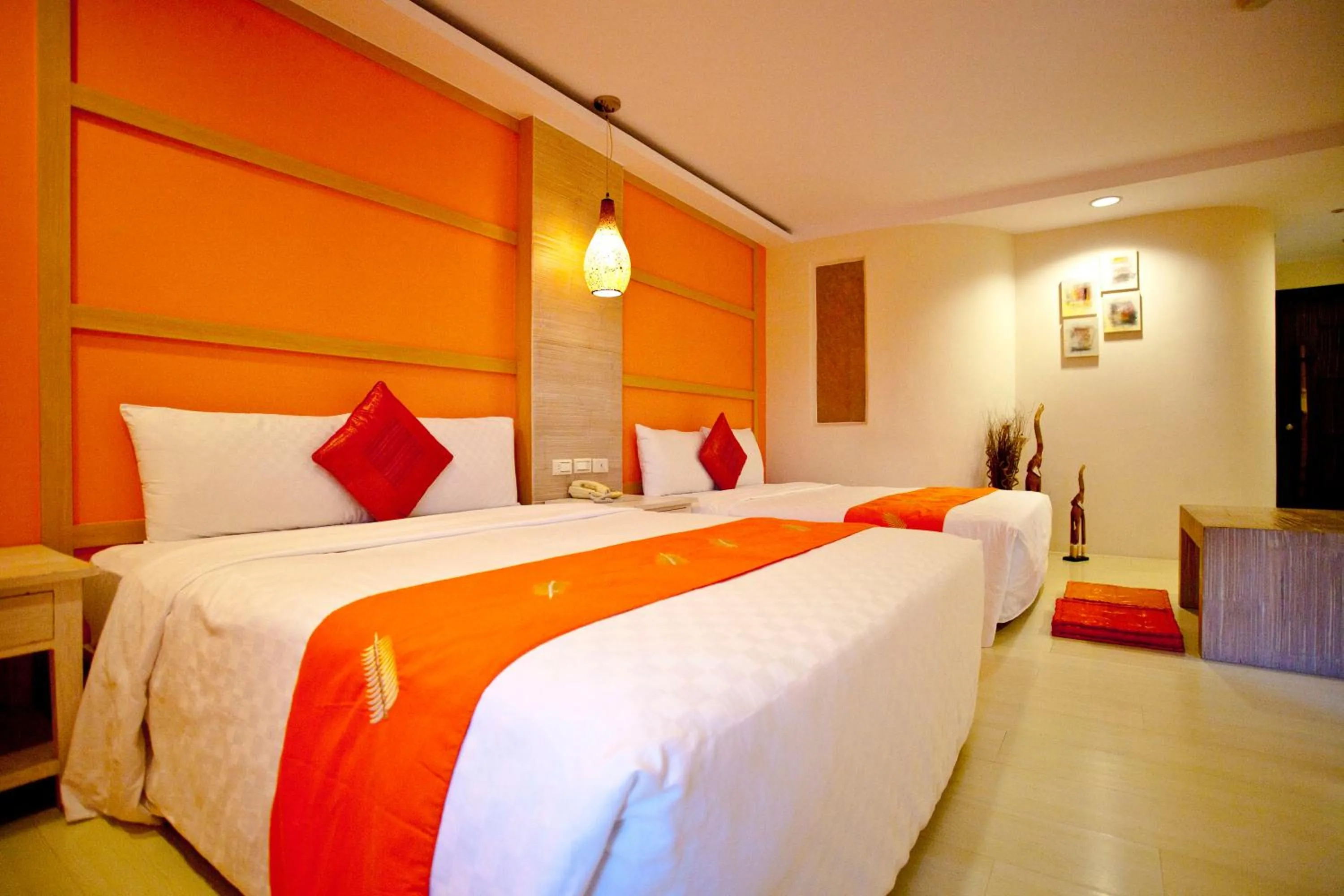 Photo of the whole room, Bed in Golden Sea Inn