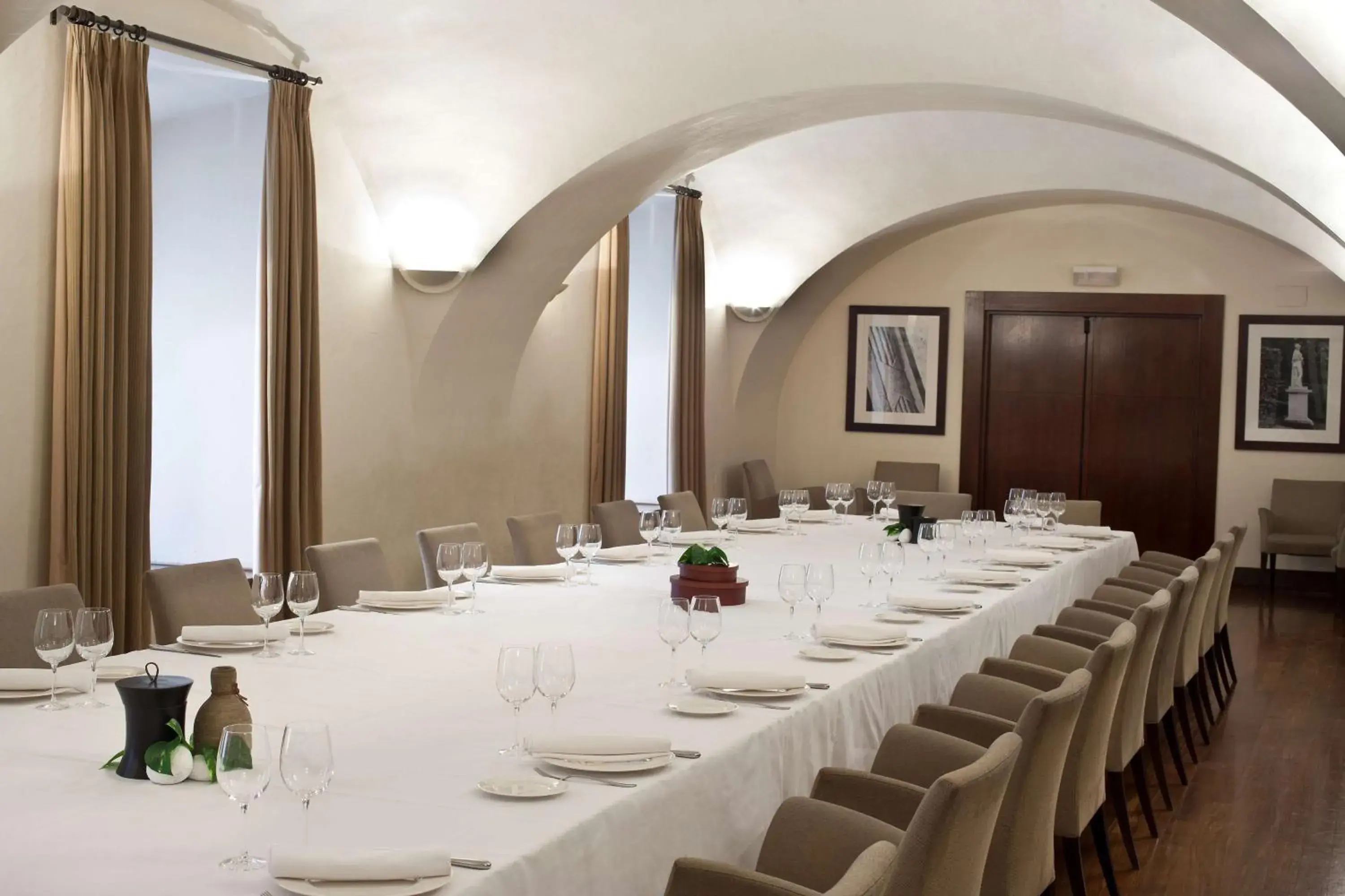 Restaurant/places to eat in NH Collection Palacio de Aranjuez Restaurant/places to eat in NH Collection Palacio de Aranjuez