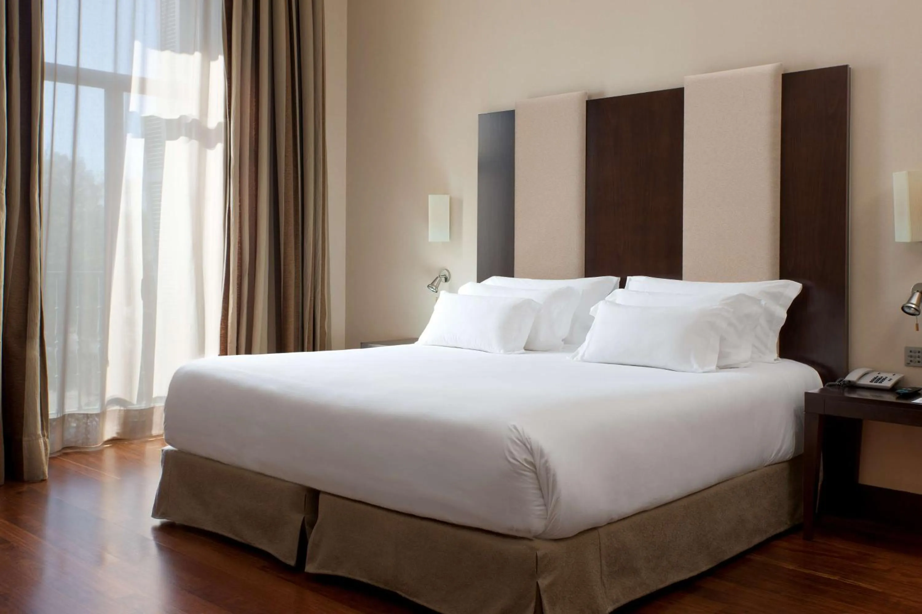 Bedroom, Bed in NH Collection Palacio de Aranjuez