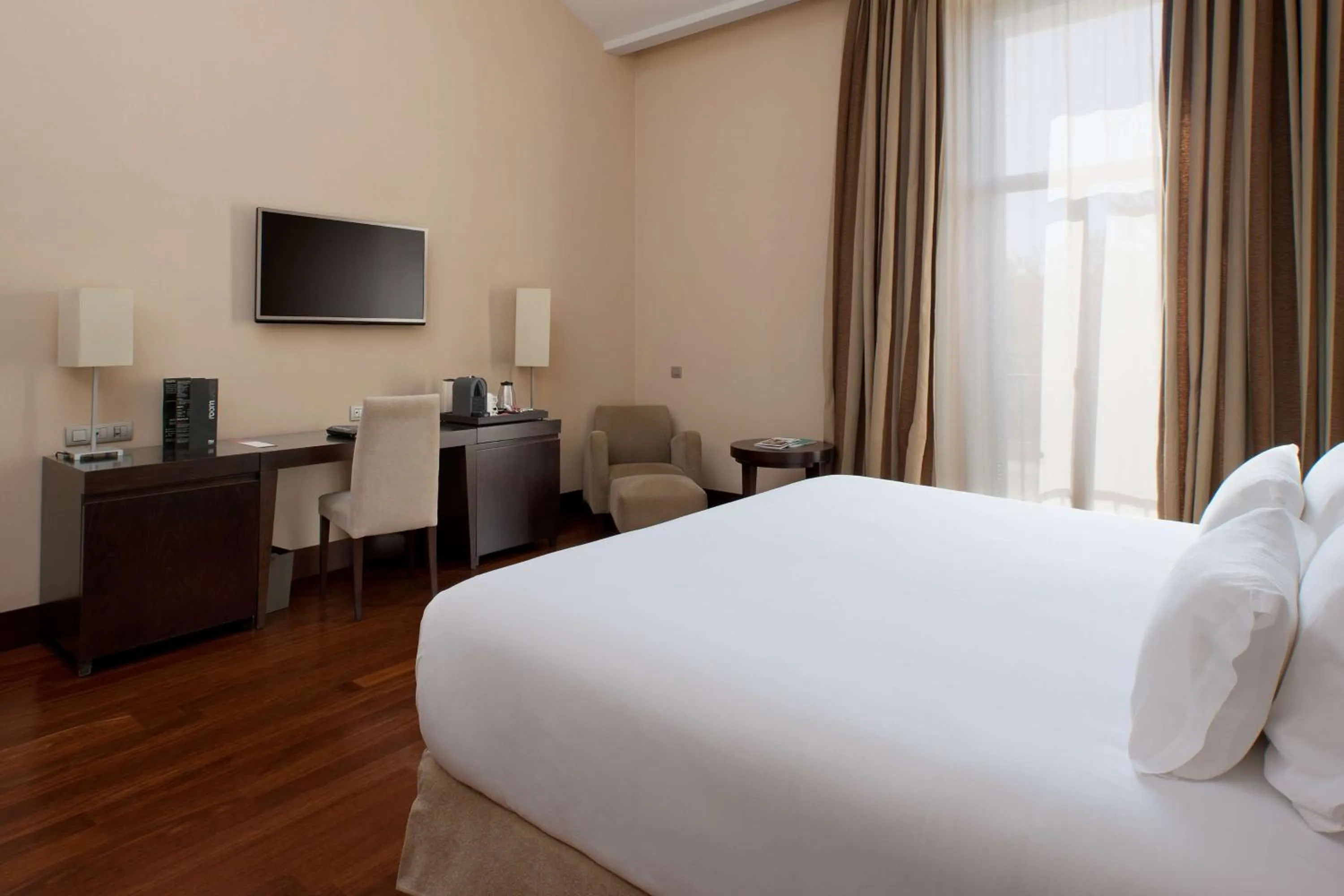 Bedroom, Bed in NH Collection Palacio de Aranjuez