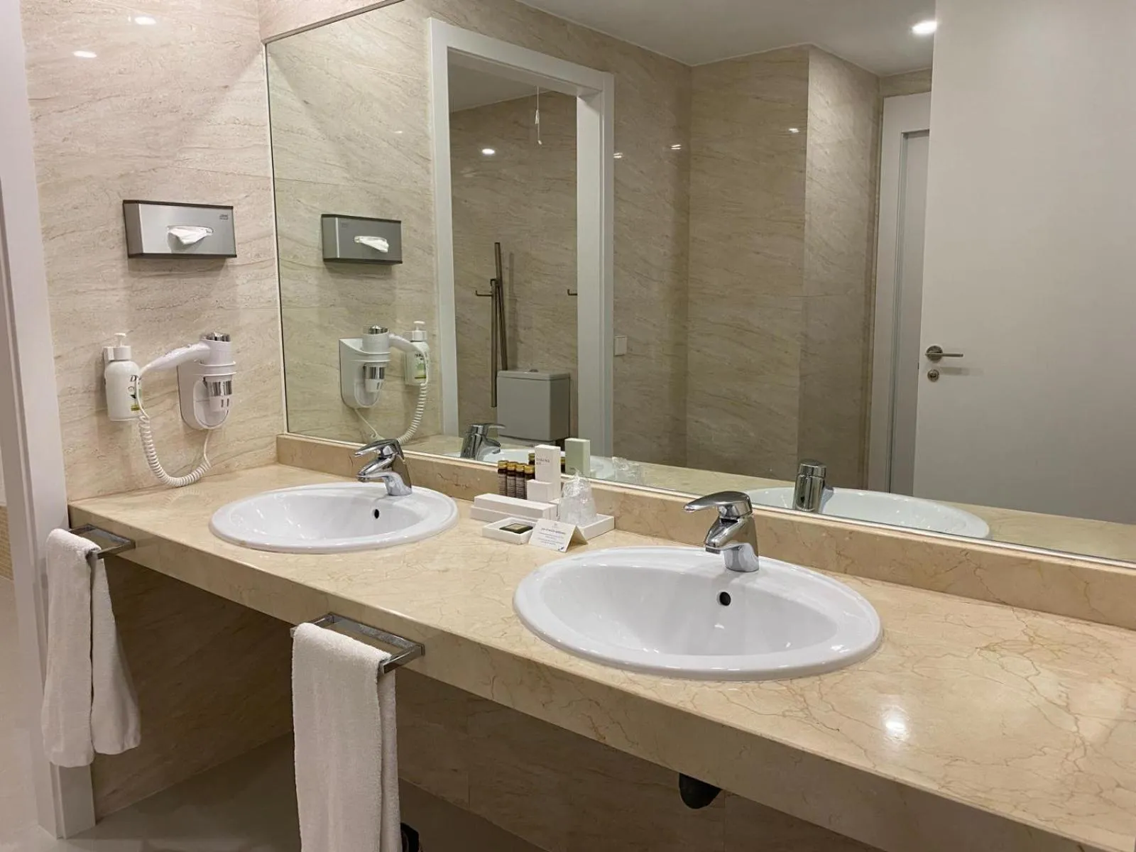 Bathroom in Hotel Monte Rozas