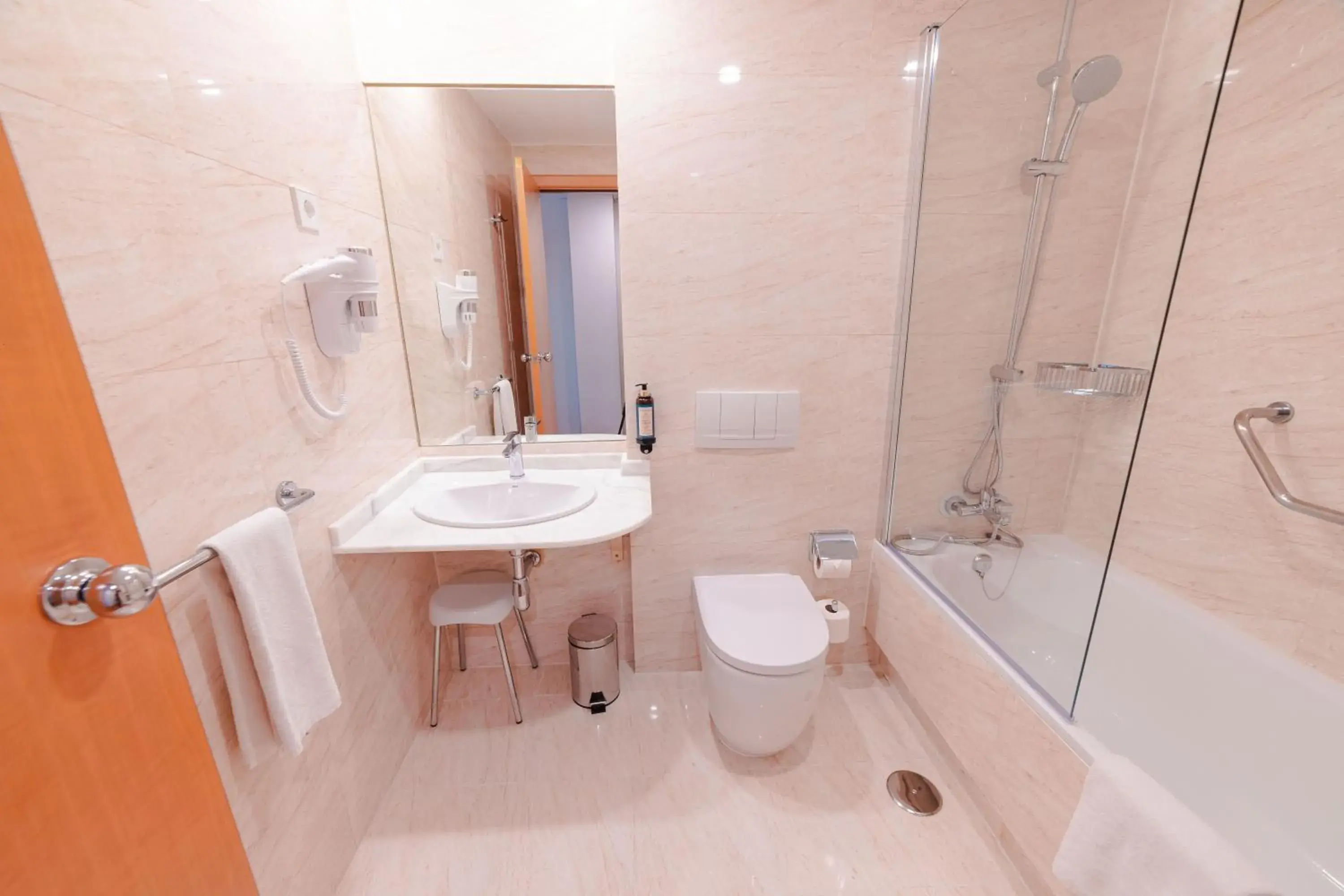 Bathroom in Hotel Monte Rozas Bathroom in Hotel Monte Rozas