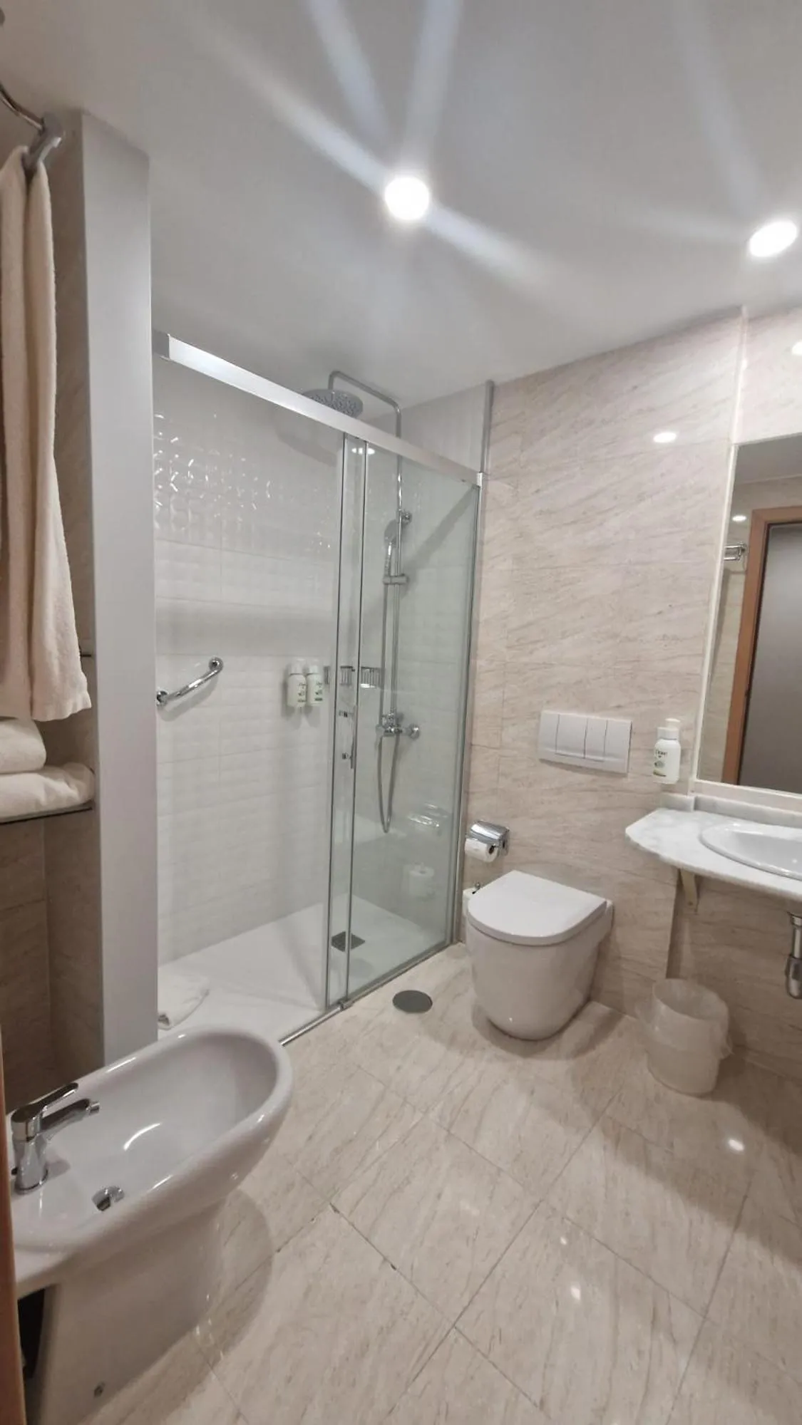 Shower in Hotel Monte Rozas