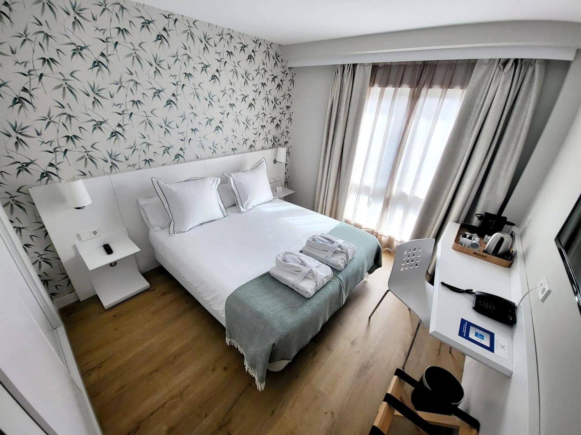 Bedroom, Bed in Hotel Monte Rozas
