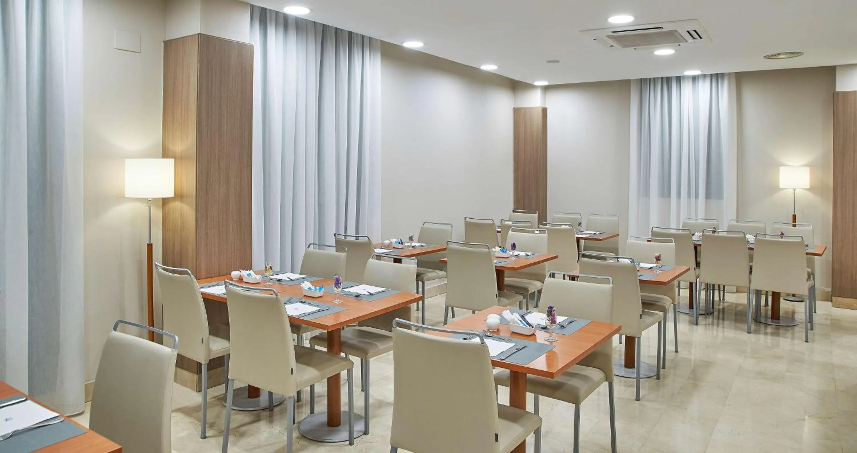 Restaurant/places to eat in NH Valencia Las Ciencias