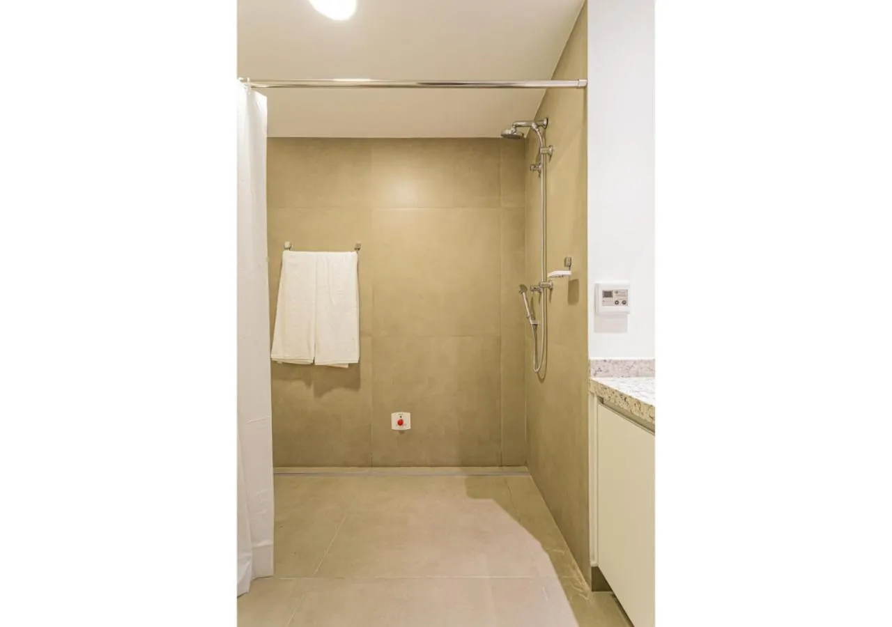 Shower in Charlie Sabiá Moema Essential