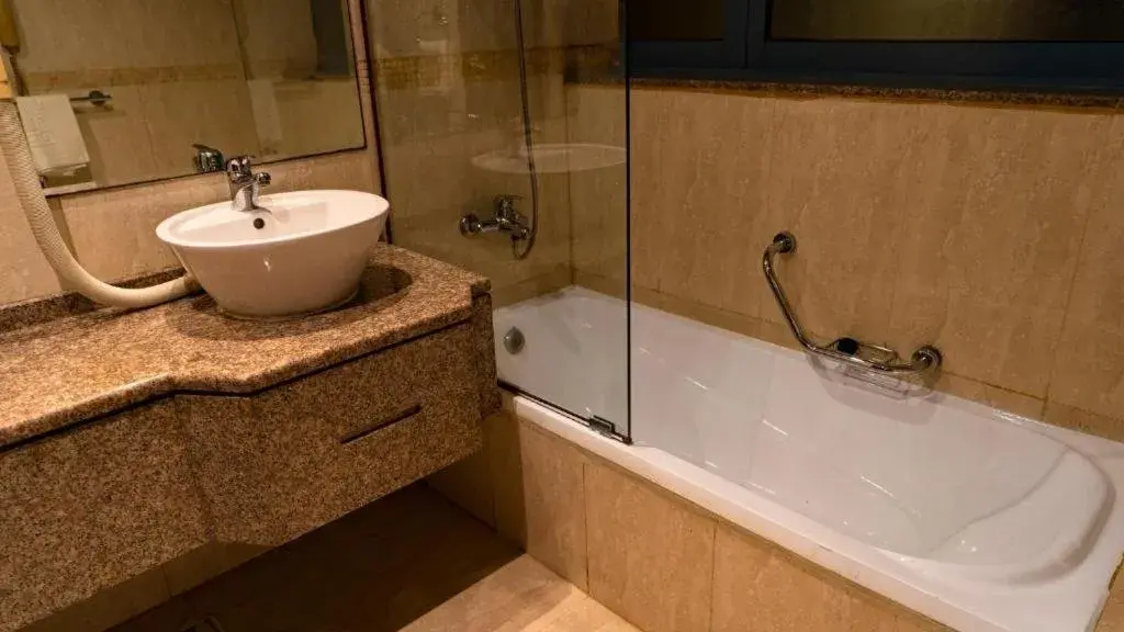 Shower in BOONMAX Hotel Shower in BOONMAX Hotel