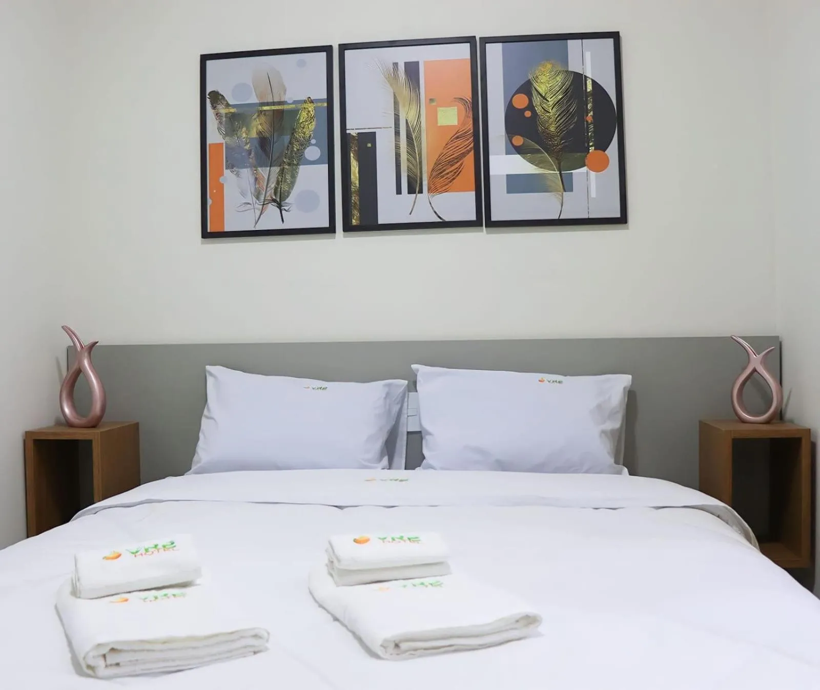 VR2 Hotel