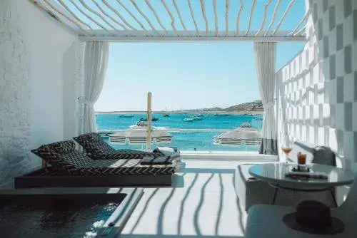 Honeymoon Suite with Hot Tub in Mykonos Blanc - Preferred Hotels & Resorts Honeymoon Suite with Hot Tub in Mykonos Blanc - Preferred Hotels & Resorts
