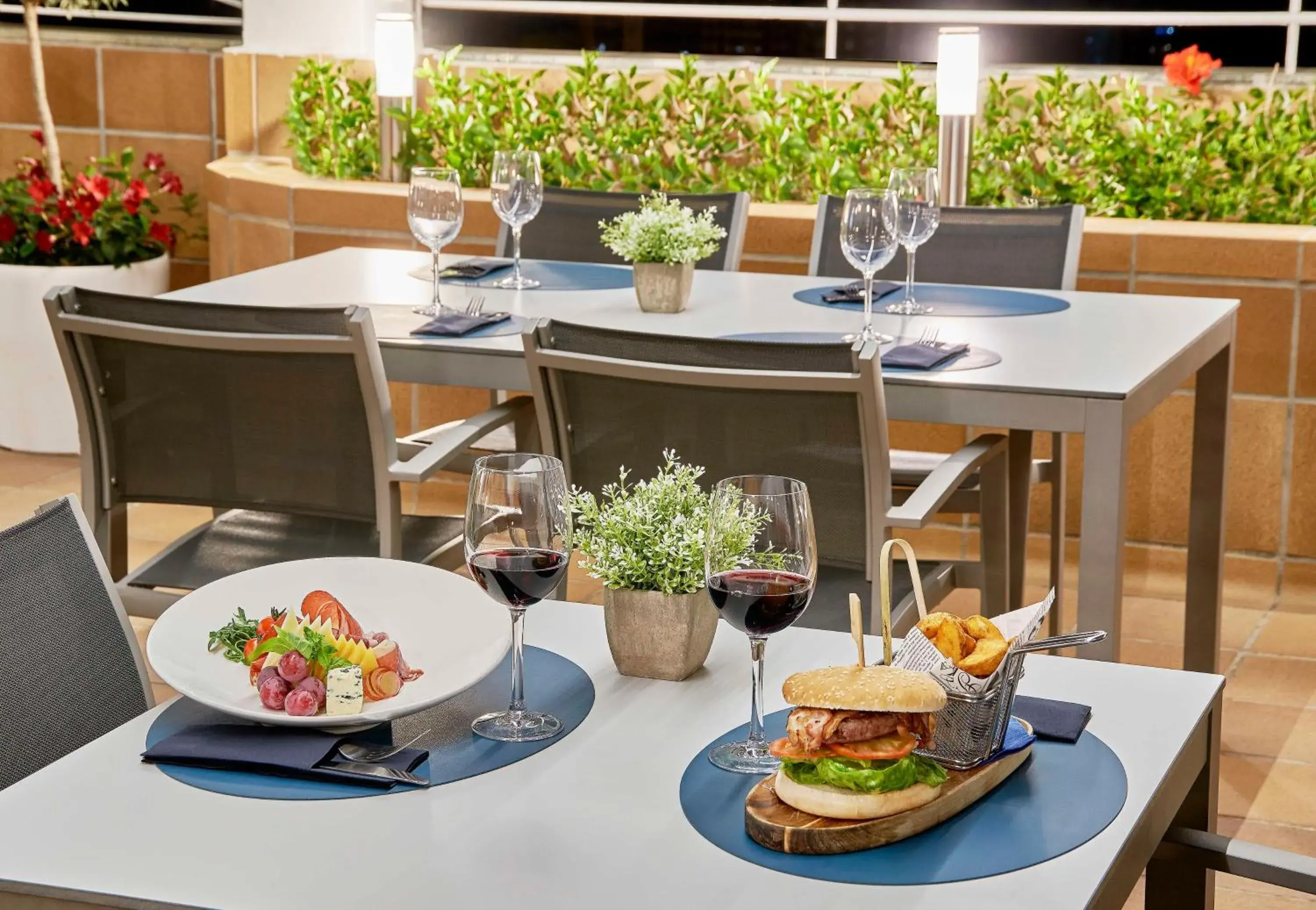 Restaurant/places to eat in NH Valencia Center Restaurant/places to eat in NH Valencia Center