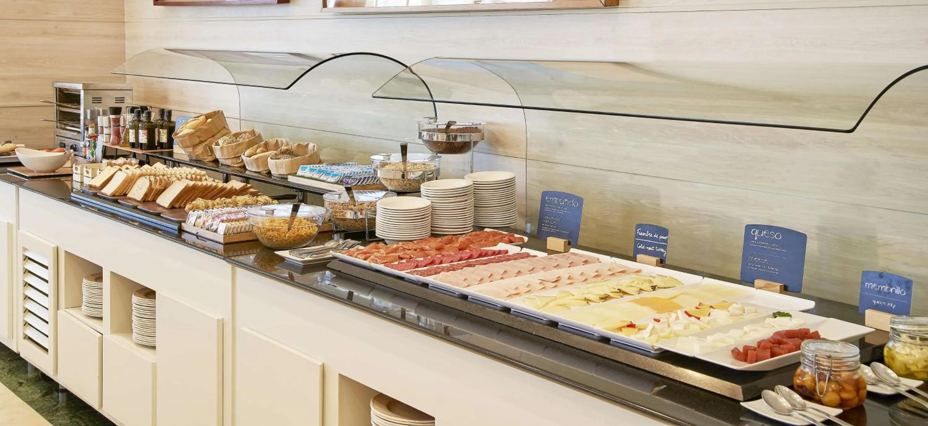 Breakfast in NH Valencia Center