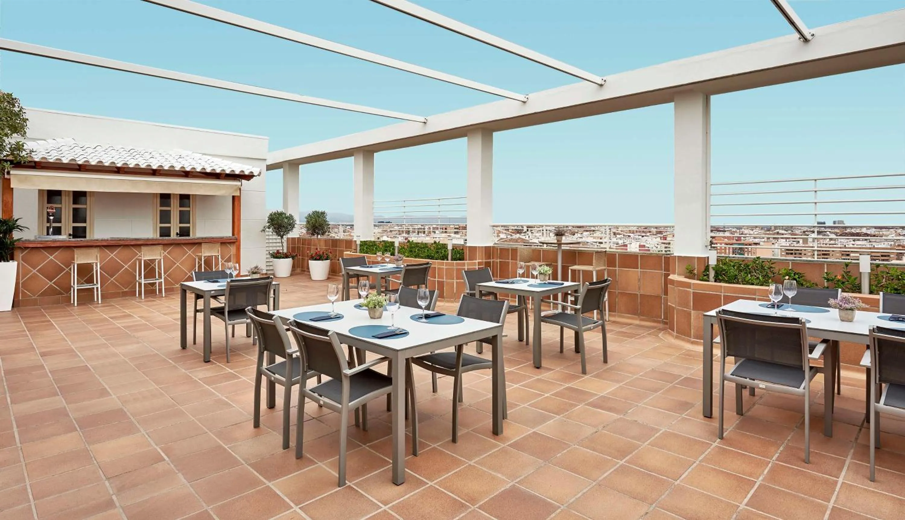 Lounge or bar in NH Valencia Center