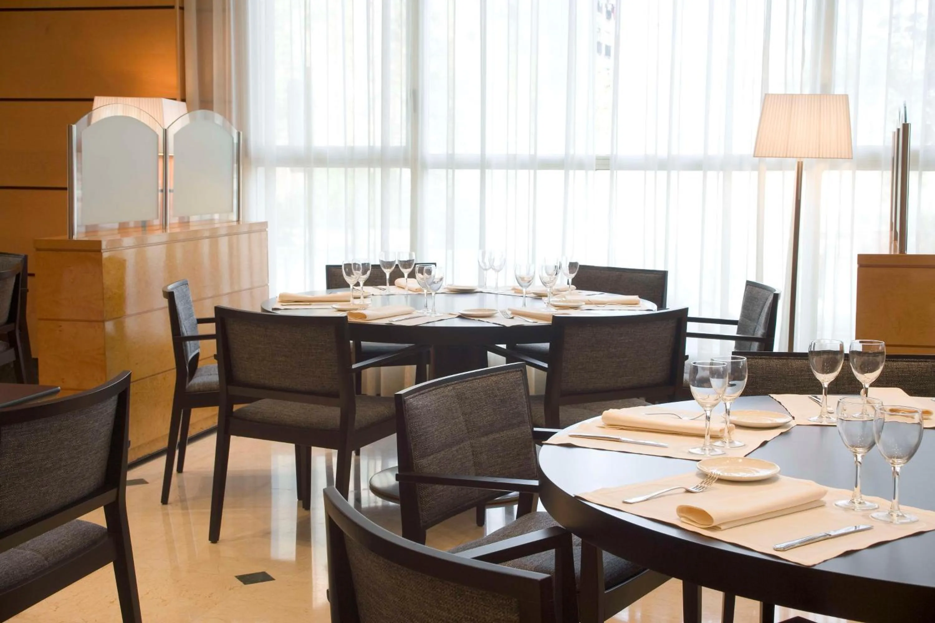 Restaurant/places to eat in NH Valencia Center