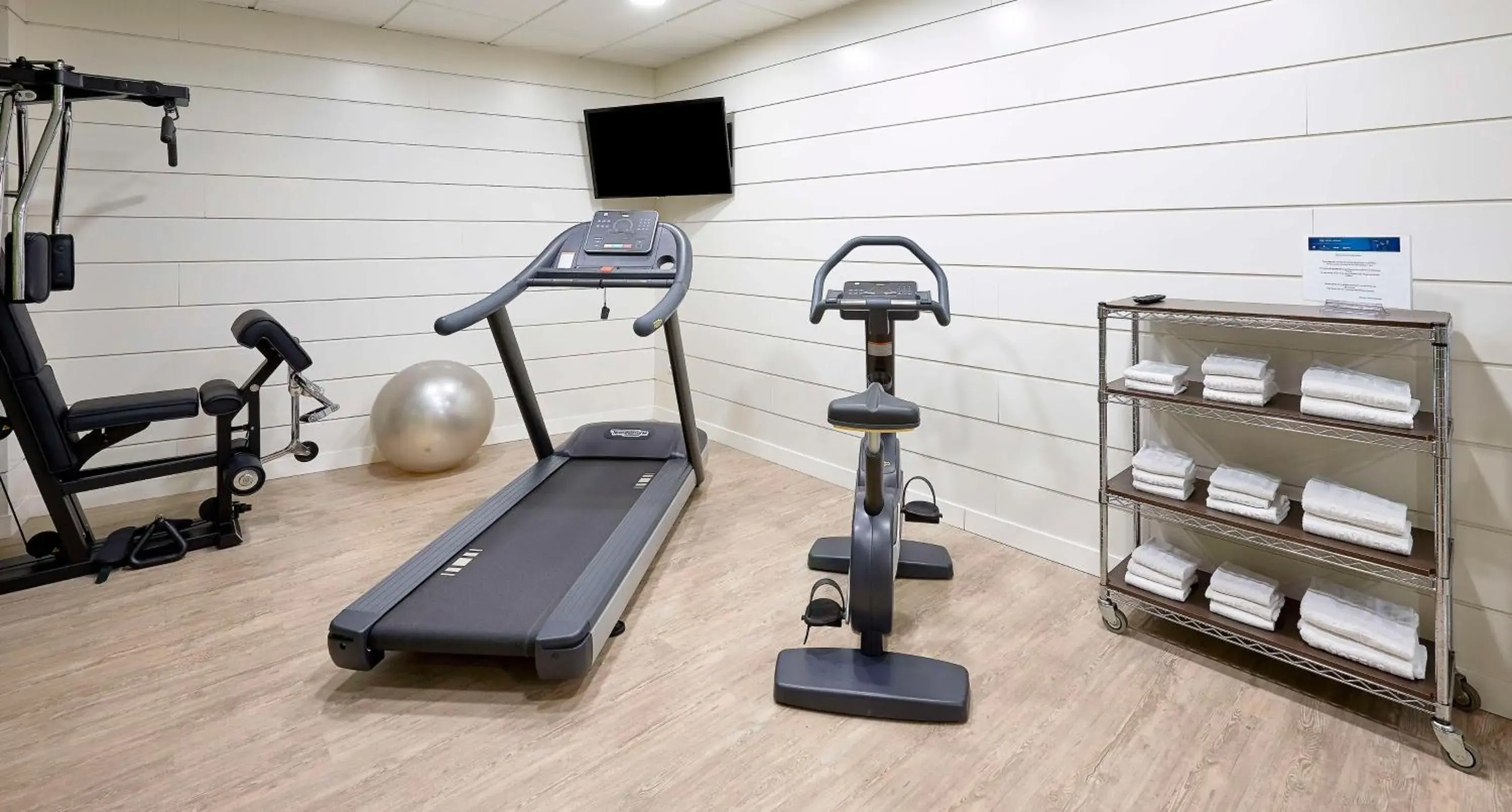 Fitness centre/facilities in iStay by NH Ciudad de Valencia Hotel Fitness centre/facilities in iStay by NH Ciudad de Valencia Hotel