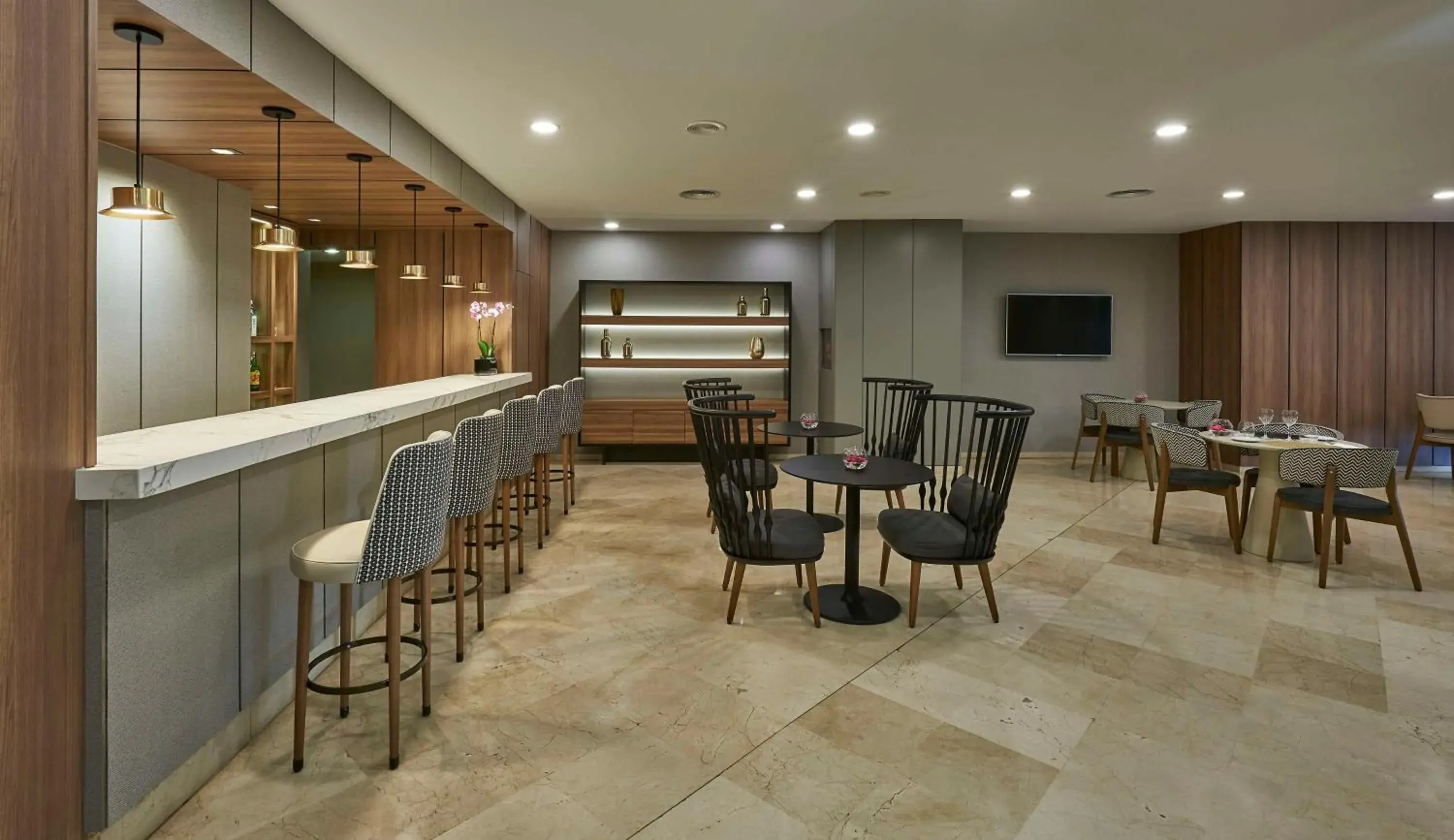 Lounge or bar in iStay by NH Ciudad de Valencia Hotel Lounge or bar in iStay by NH Ciudad de Valencia Hotel