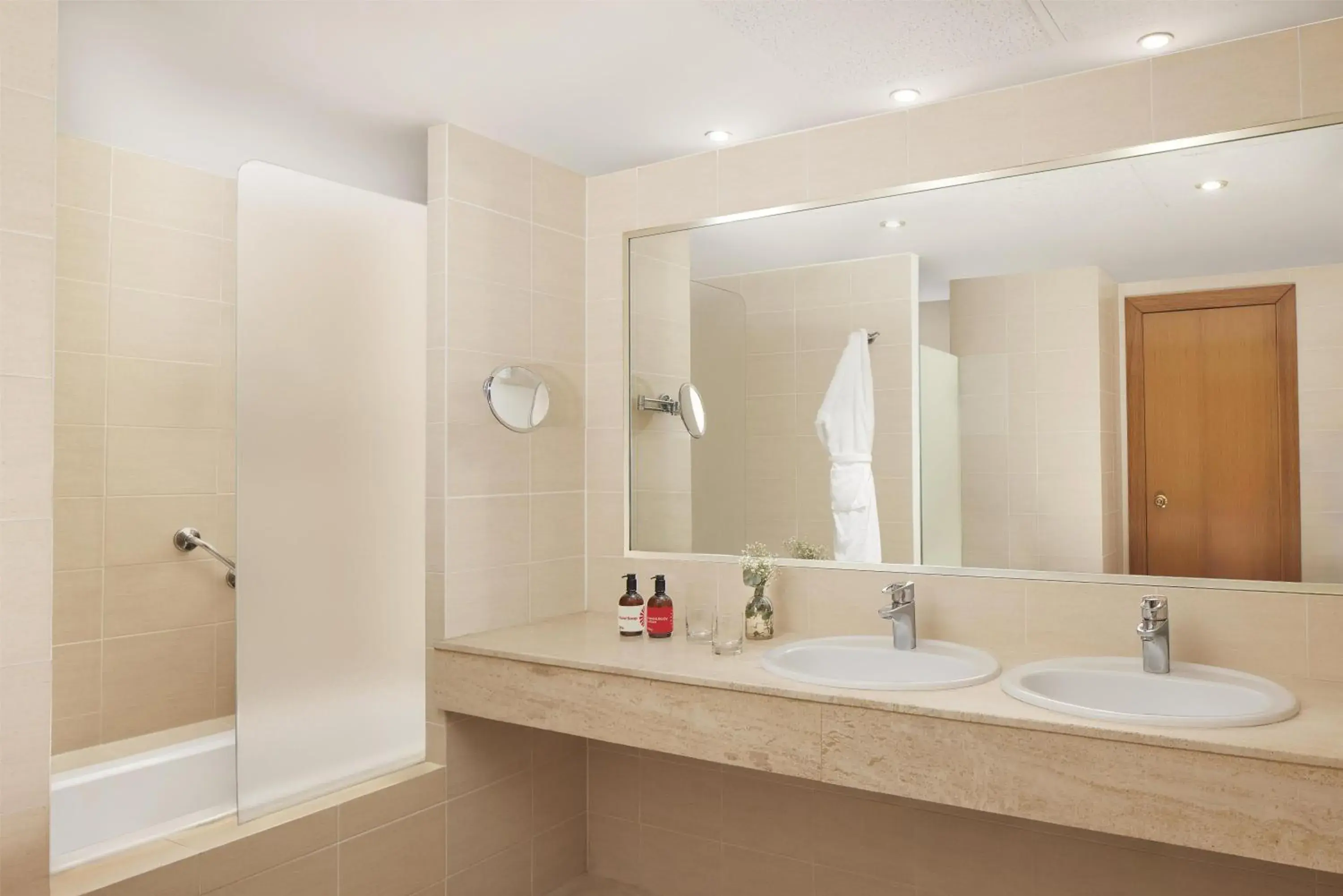 Bathroom in iStay by NH Ciudad de Valencia Hotel Bathroom in iStay by NH Ciudad de Valencia Hotel