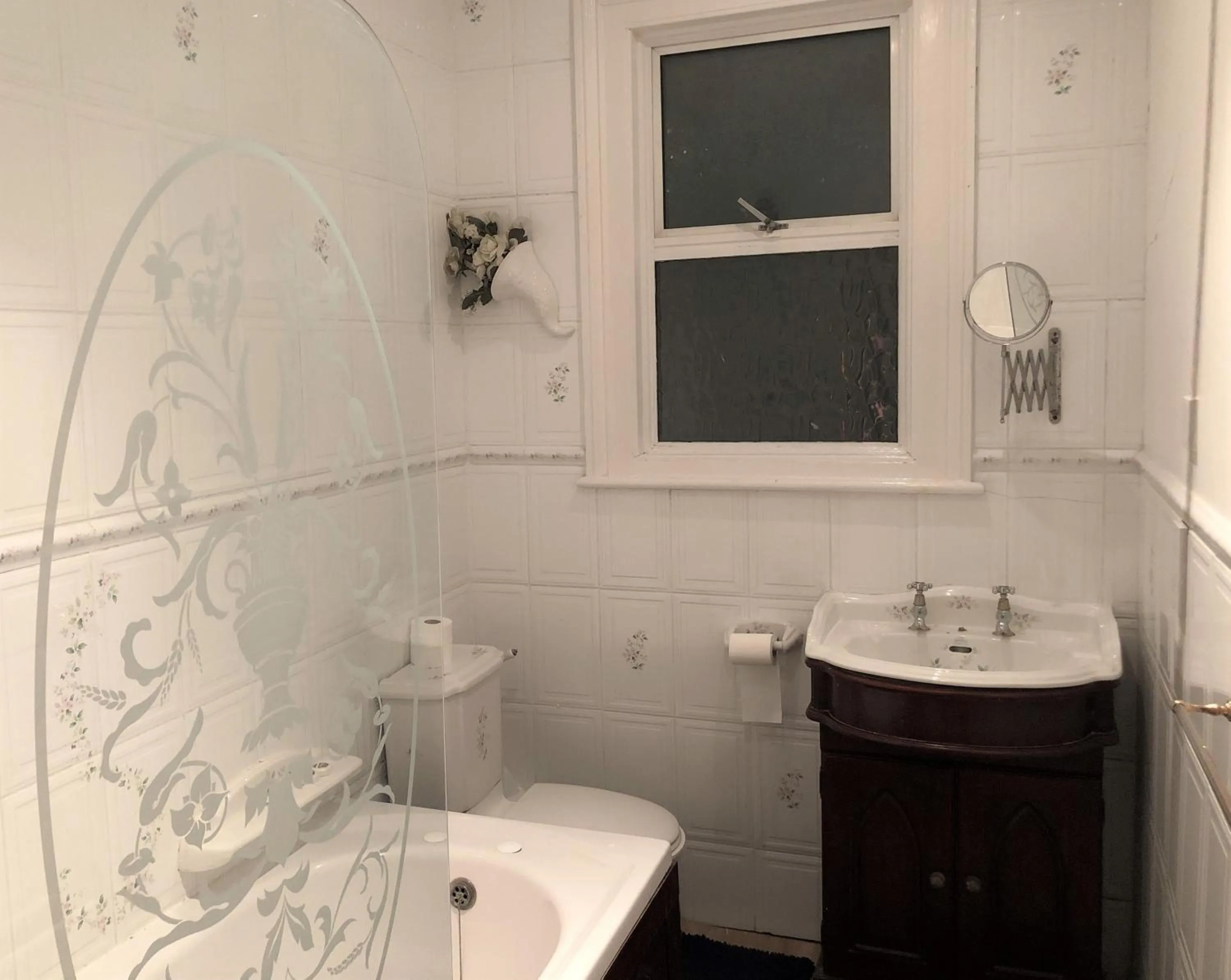 Bathroom in Lyttleton Guest House Limited